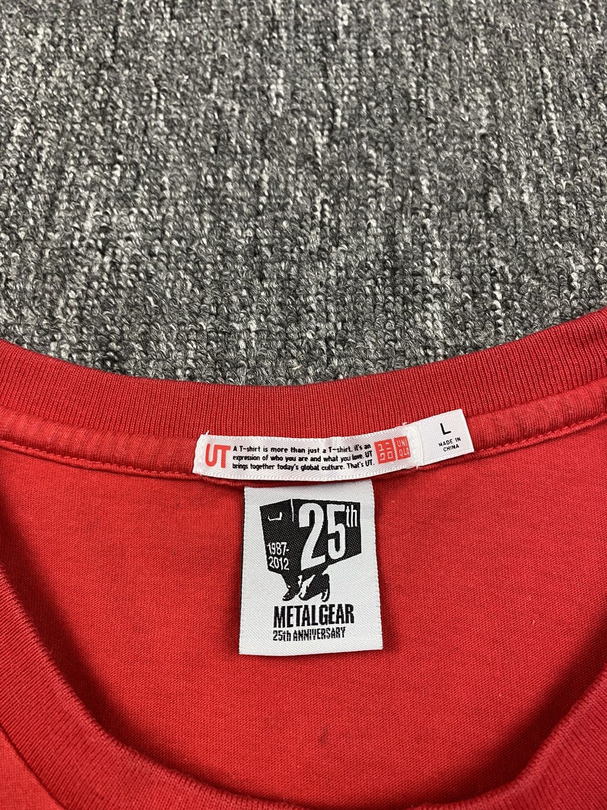 Uniqlo Metal Gear 25th Anniversary Shirt Size US L / EU 52-54 / 3 - 8 Thumbnail