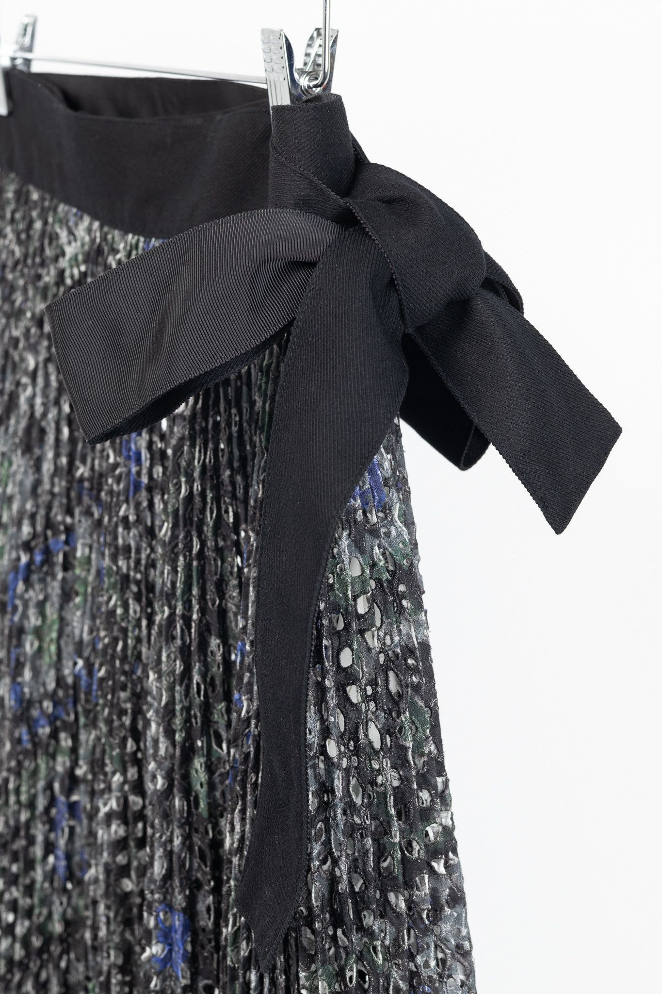 Sacai Sacai SS/17 Cotton Perforated Eyelet Pleated Wrap Skirt Size 32" / US 10 / IT 46 - 6 Thumbnail