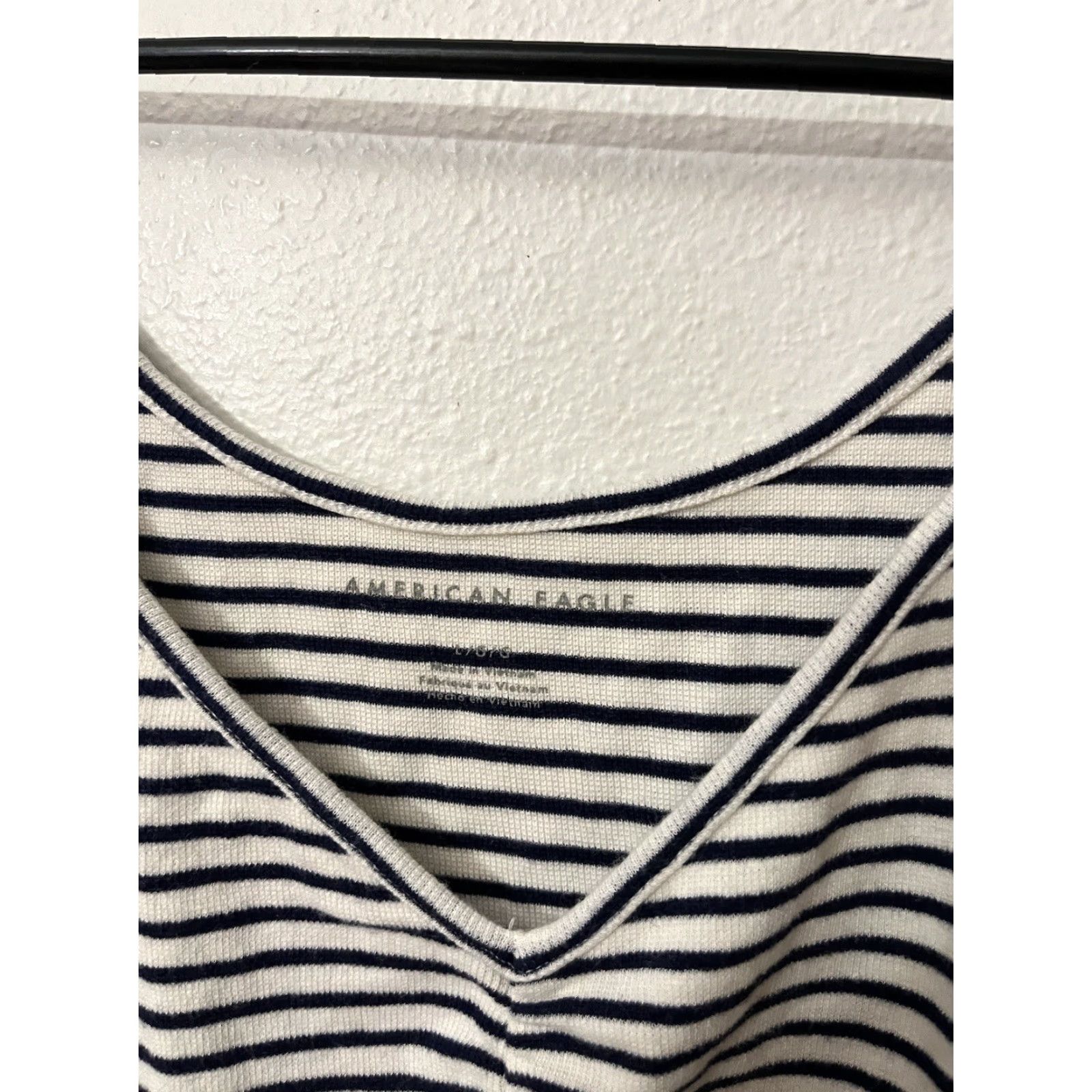 American Eagle Outfitters American Eagle Striped Crop Top Large V Neck Blue White Womens Size L / US 10 / IT 46 - 2 Thumbnail