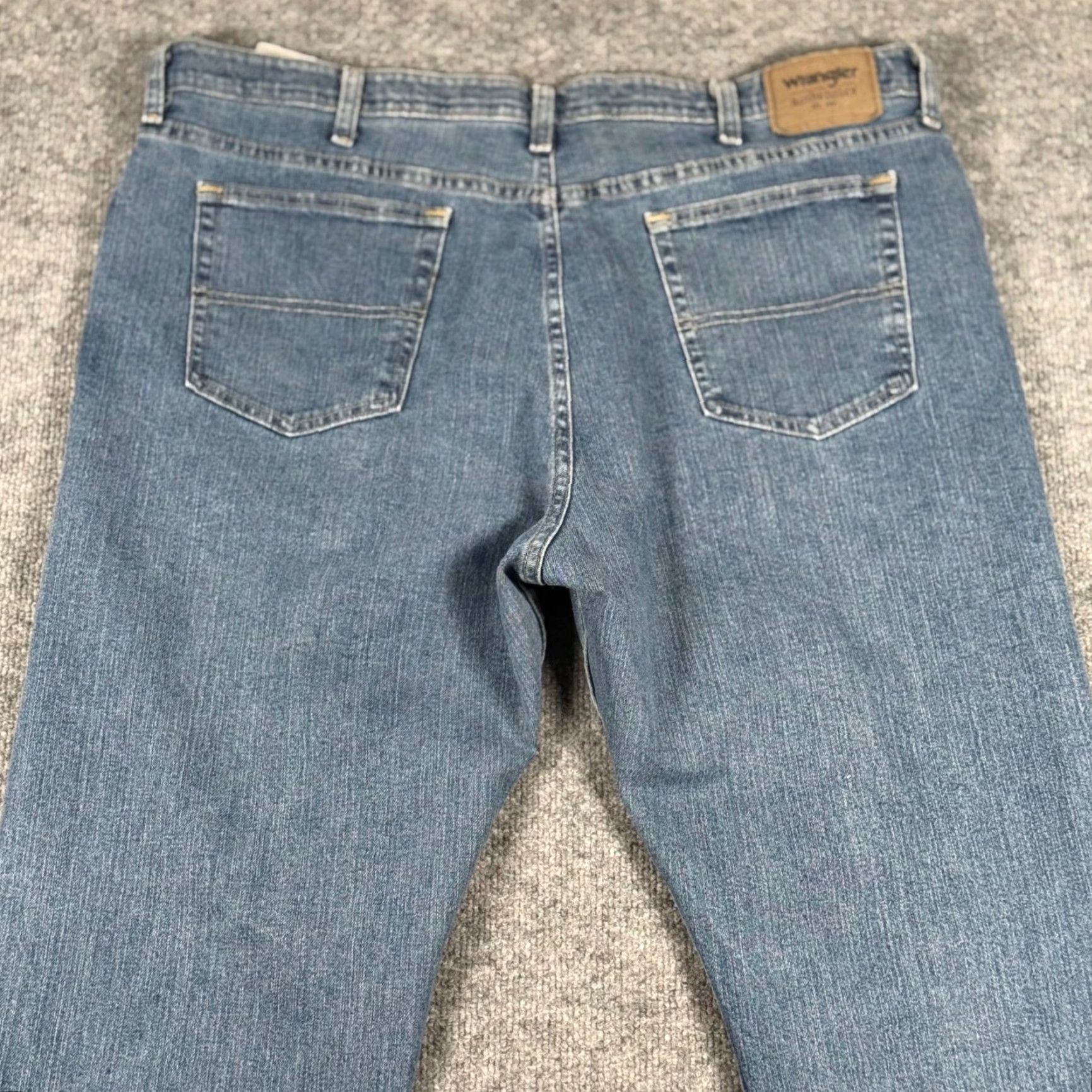 Wrangler VINTAGE? Nope. Wrangler Mens Jeans 40x30 Blue Classic Straight Leg Denim Pants Workwear Cowboy Size US 40 / EU 56 - 4 Thumbnail