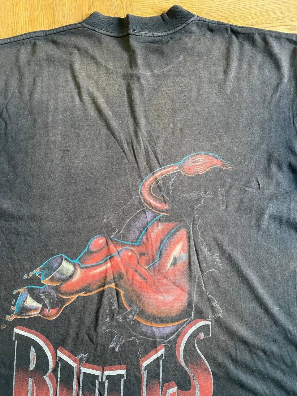 Nutmeg Vintage 1993 Nutmeg Chicago Bulls NBA T Shirt Size US XL / EU 56 / 4 - 5 Thumbnail
