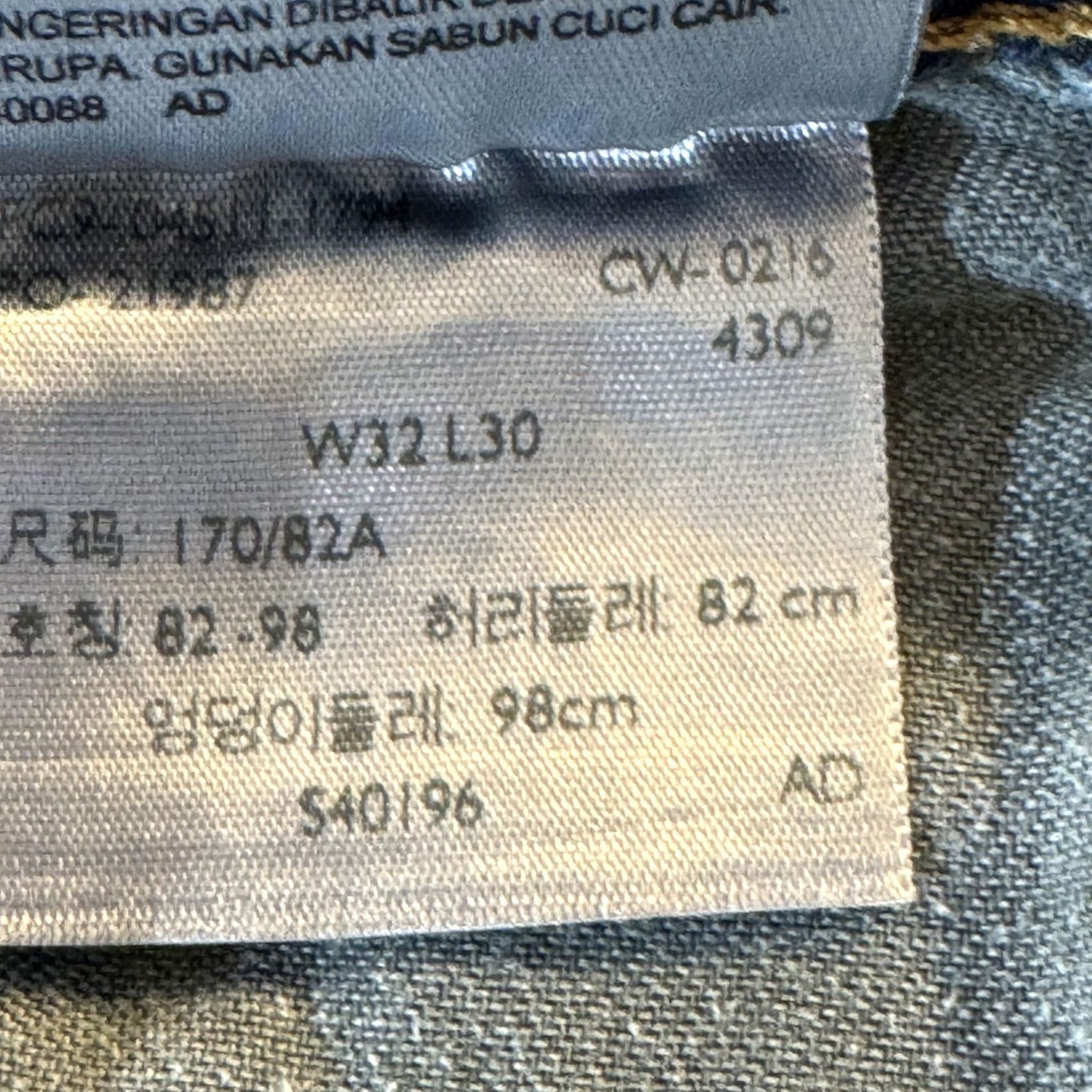 Levi's VINTAGE Levis 559 Jeans Men's 34x30 Blue Relaxed Straight Denim 5-Pocket Zip Fly Size US 34 / EU 50 - 7 Thumbnail