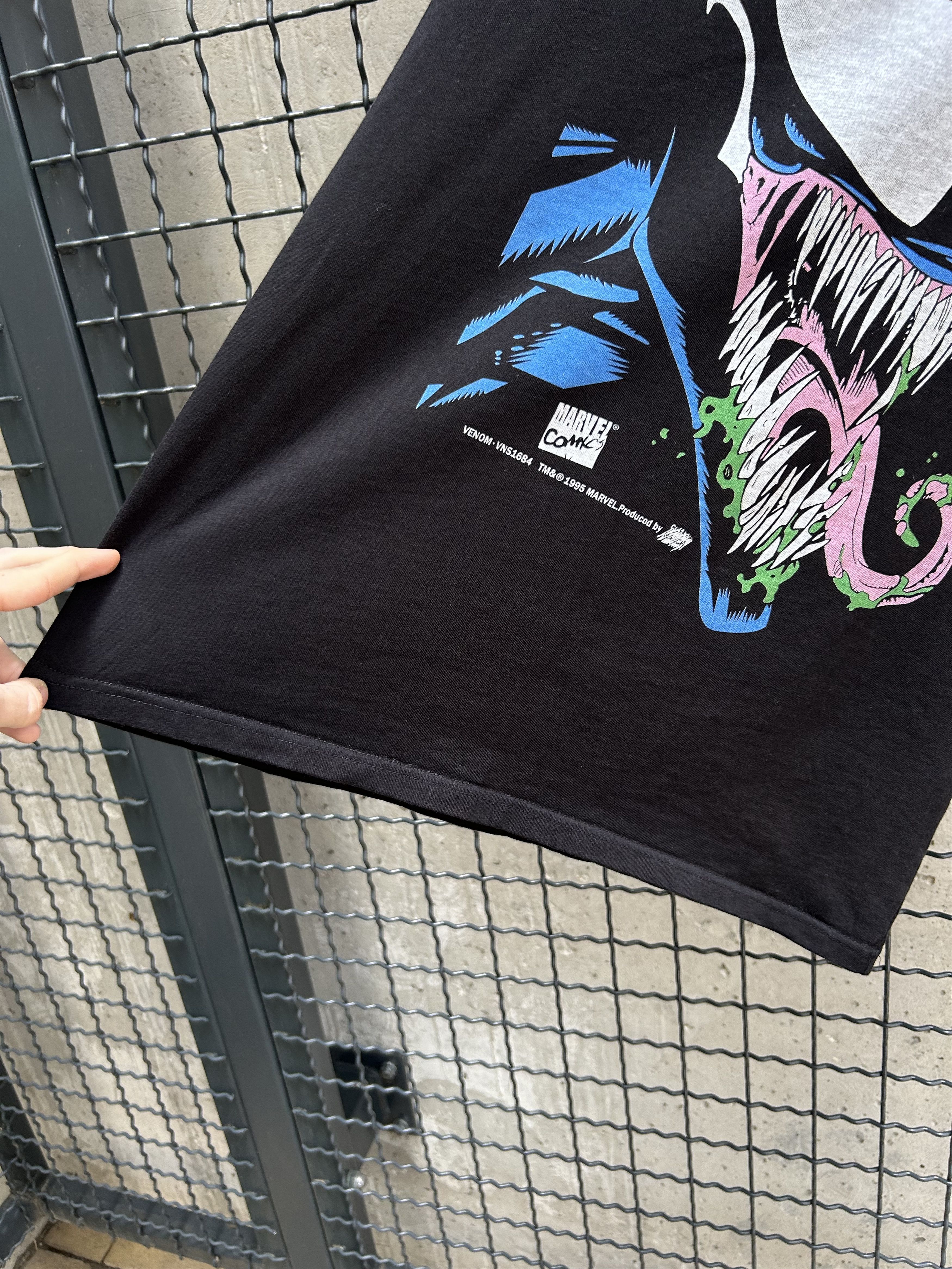 Marvel Comics Vintage 1995 Venom Marvel Comis Spider Man T-shirt Size US M / EU 48-50 / 2 - 8 Thumbnail