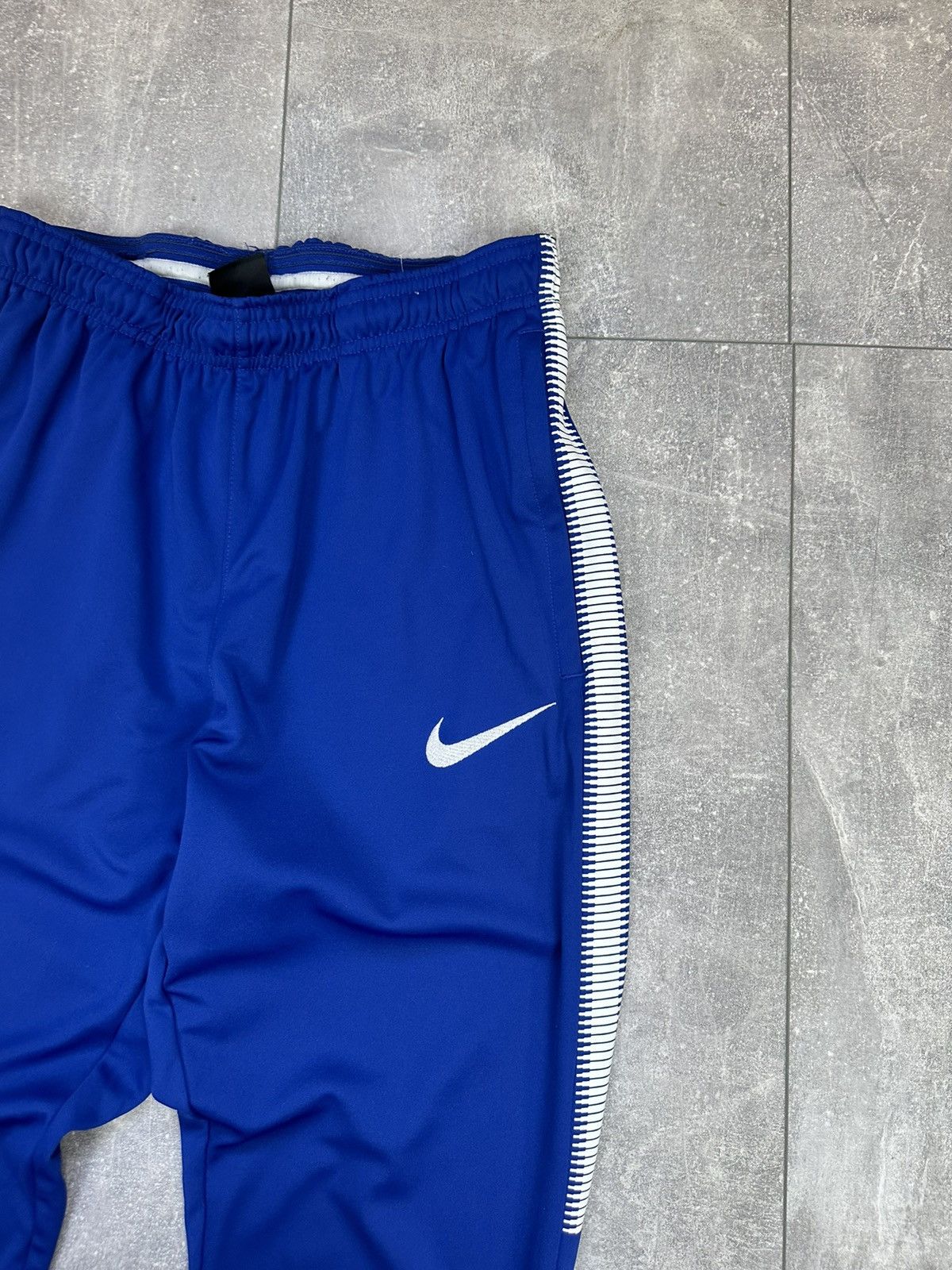 Nike Men’s Nike Chelsea soccer pants Size US 30 / EU 46 - 5 Thumbnail