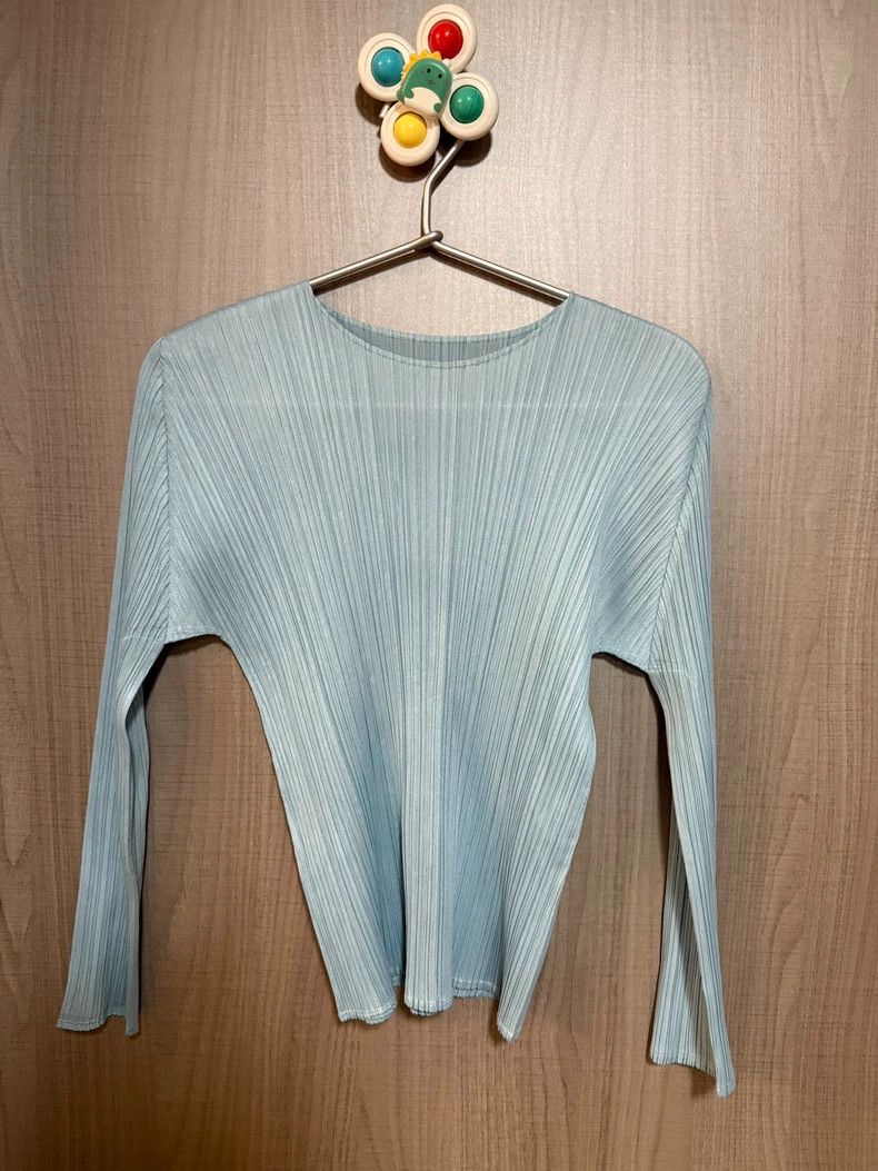 Issey Miyake size；3 Blue pleated long-sleeved shirt