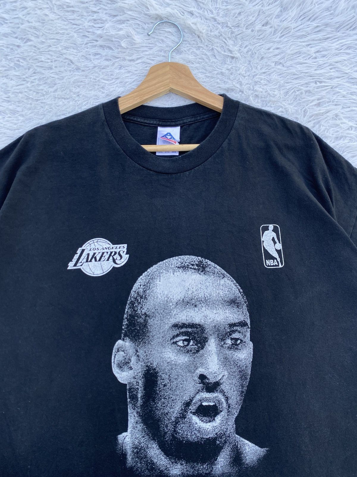 NBA Rare Vintage Y2K NBA Kobe Bryant Tshirt Size US XL / EU 56 / 4 - 14 Thumbnail