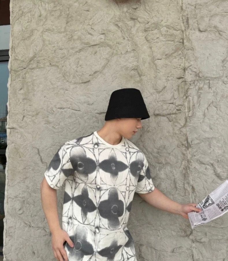 Louis Vuitton Louis Vuitton size 4l Spring/summer 2023 skein printed shor Size US M / EU 48-50 / 2 - 1 Thumbnail