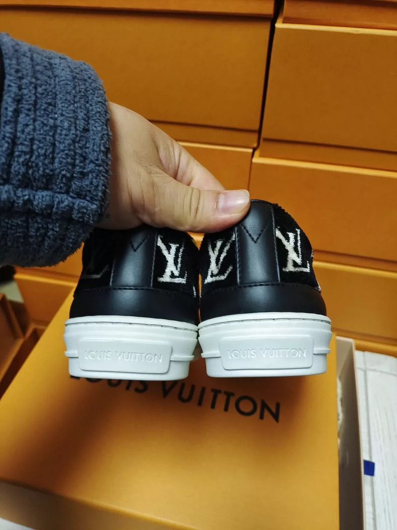 Louis Vuitton LV Low-top Lace-up Women’s Shoes Size 34.5-2507 Size US 4 / IT 34 - 8 Thumbnail