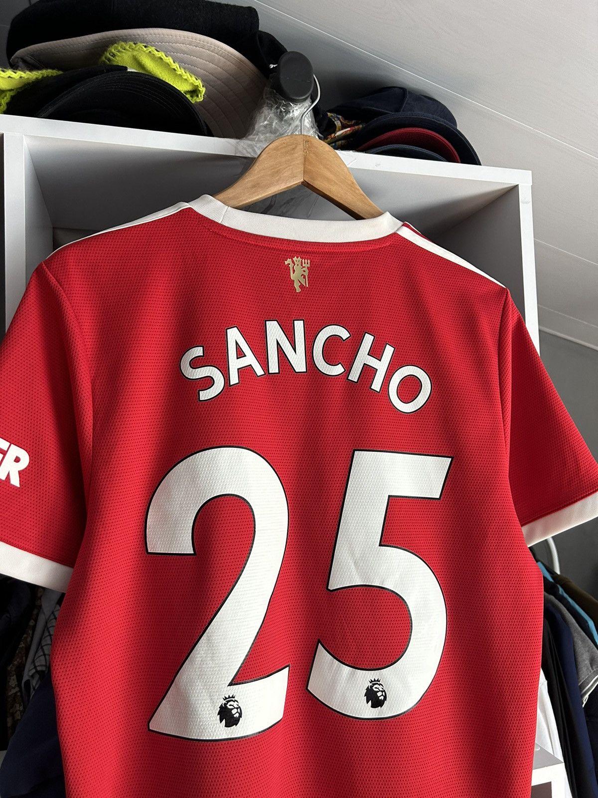 Adidas Manchester United SANCHO #25 2021/2022 soccer jersey size-M Size US M / EU 48-50 / 2 - 3 Thumbnail