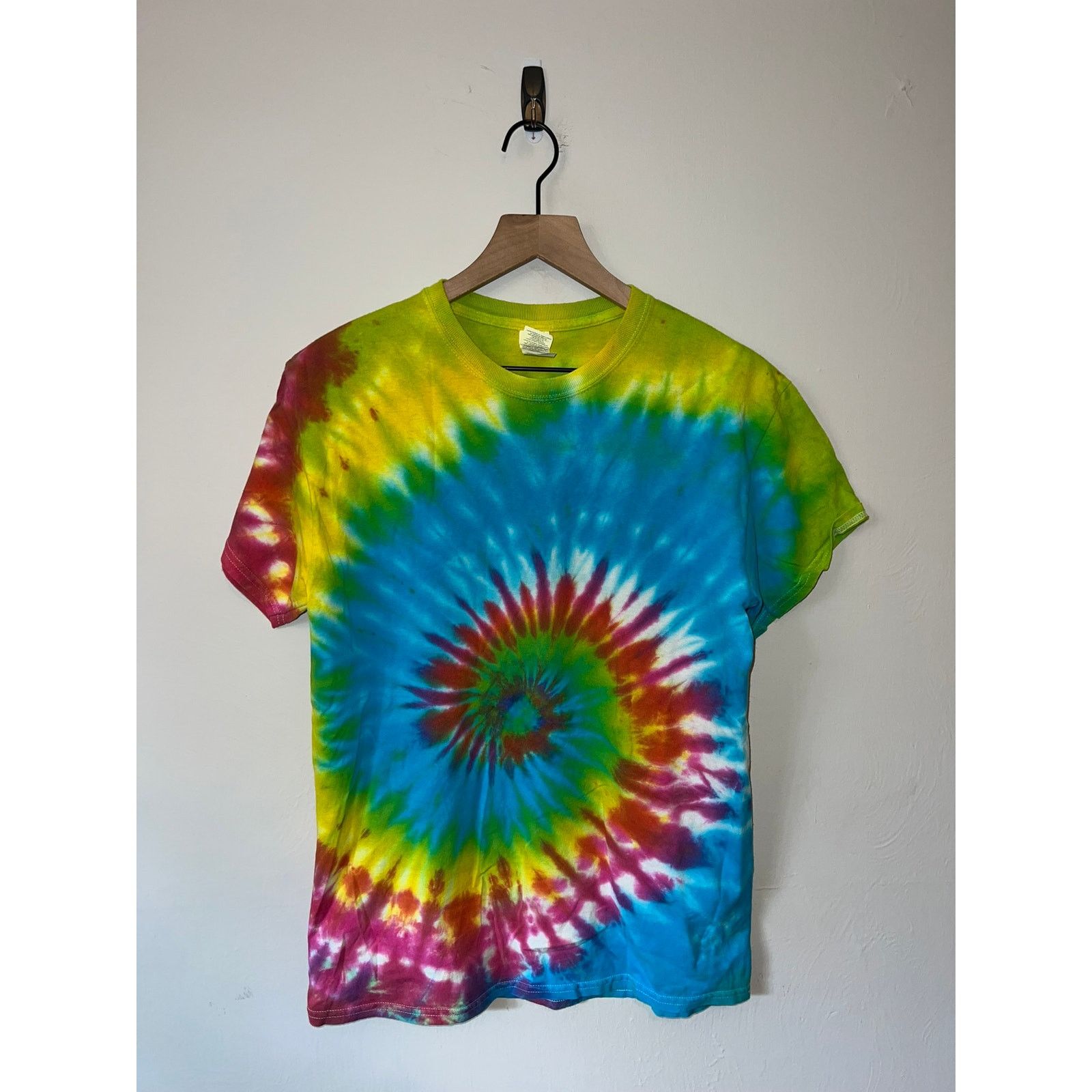 Gildan Vintage Gildan Rainbow Tie DYe Shirt Spiral Tee VTG M Medium Size US M / EU 48-50 / 2 - 1 Thumbnail