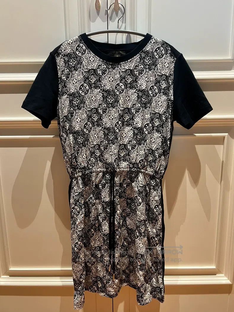 Louis Vuitton Louis Vuitton Short Sleeve Dress Size XS / US 0-2 / IT 36-38 - 1 Thumbnail