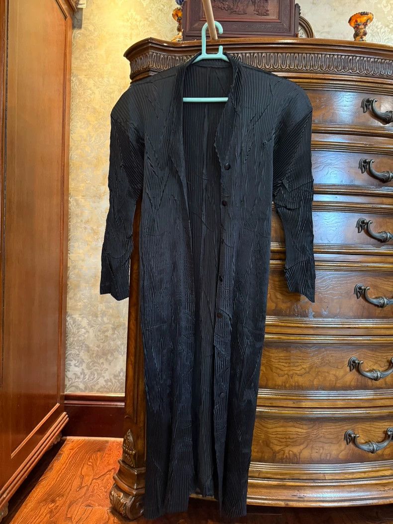 Issey Miyake Issey Miyake Black pleated coat Size XS / US 0-2 / IT 36-38 - 1 Thumbnail
