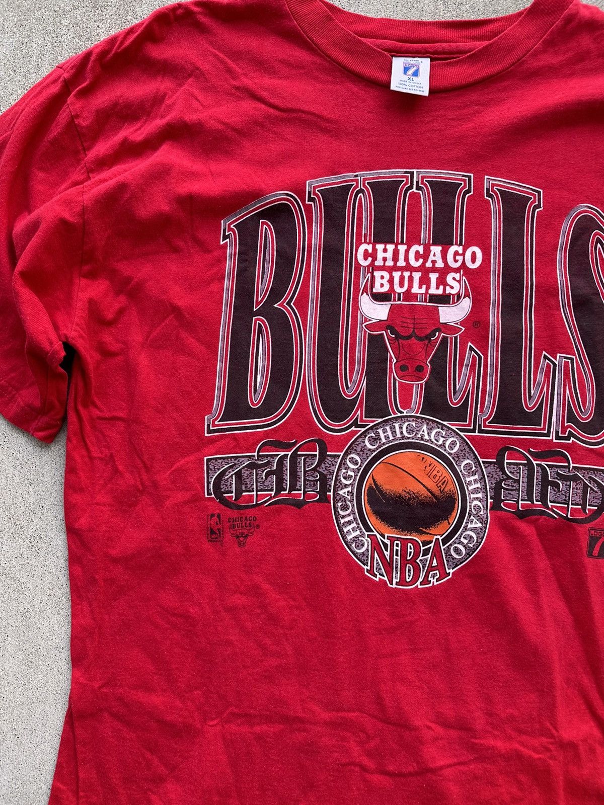 Logo 7 × NBA × Vintage Vintage Chicago Bulls Tee Shirt Cl Logo 7 NBA Red Size US XL / EU 56 / 4 - 2 Thumbnail