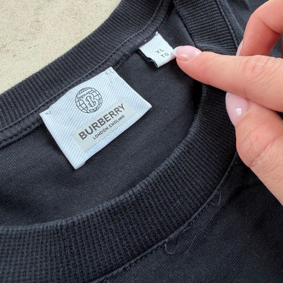 Burberry Burberry Black Logo T Shirt Embroidered Circle Tee Cotton XL Size US XL / EU 56 / 4 - 3 Thumbnail
