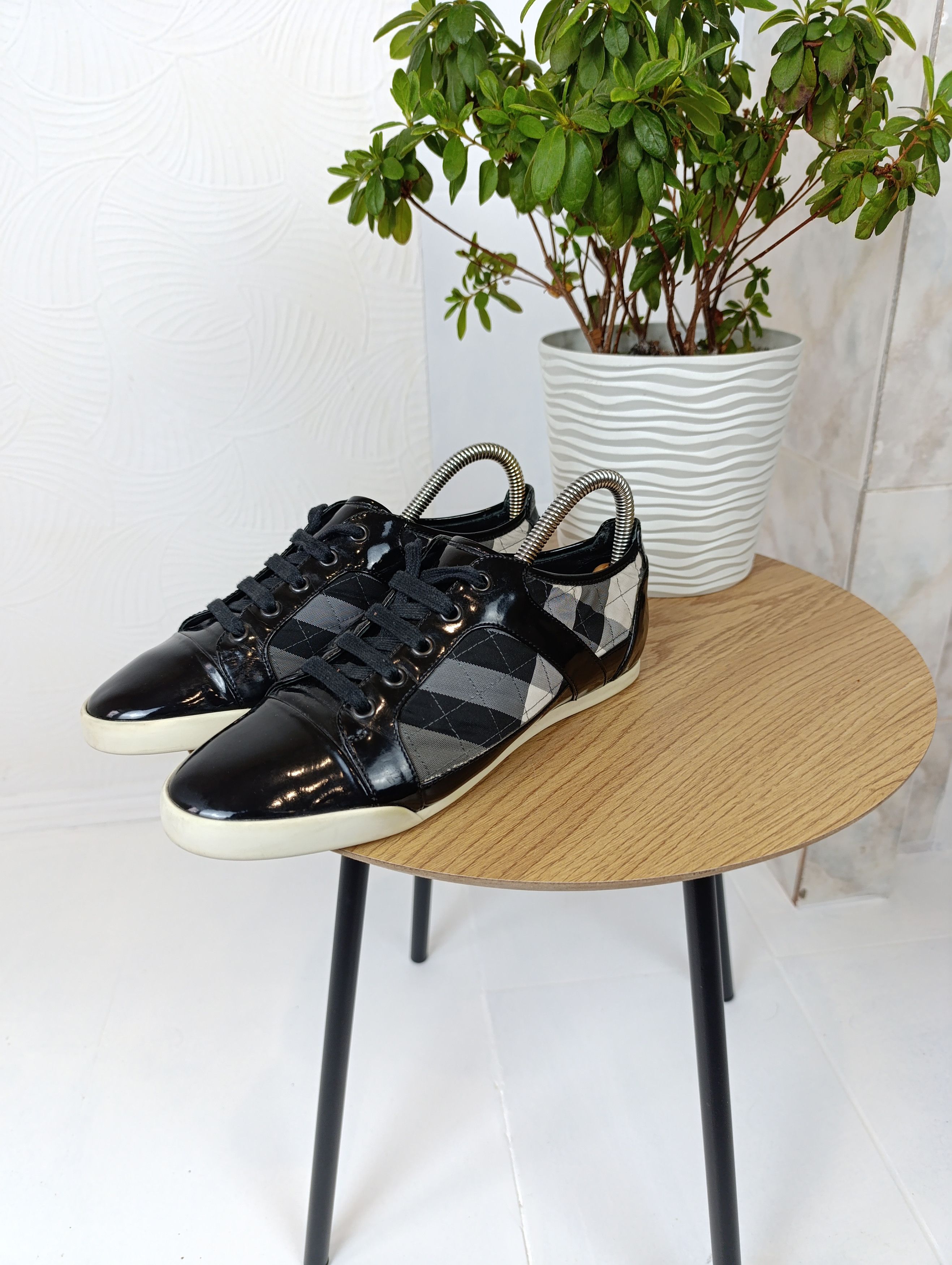 Burberry AUTHENTIC BURBERRY NOVA CHECK LACE UP SNEAKERS Size US 6 / IT 36 - 2 Thumbnail