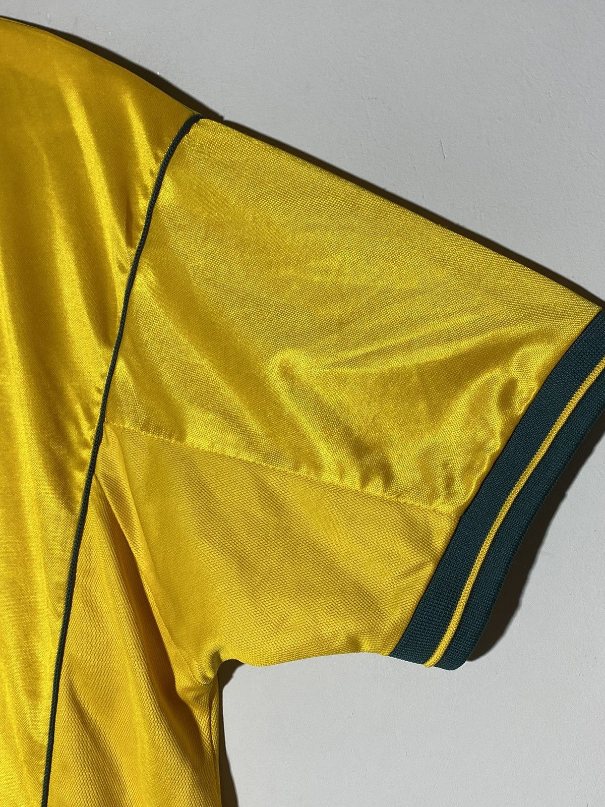 Umbro × Vintage Vintage Umbro Celtic Blokecore Football Shirt Size US M / EU 48-50 / 2 - 10 Thumbnail