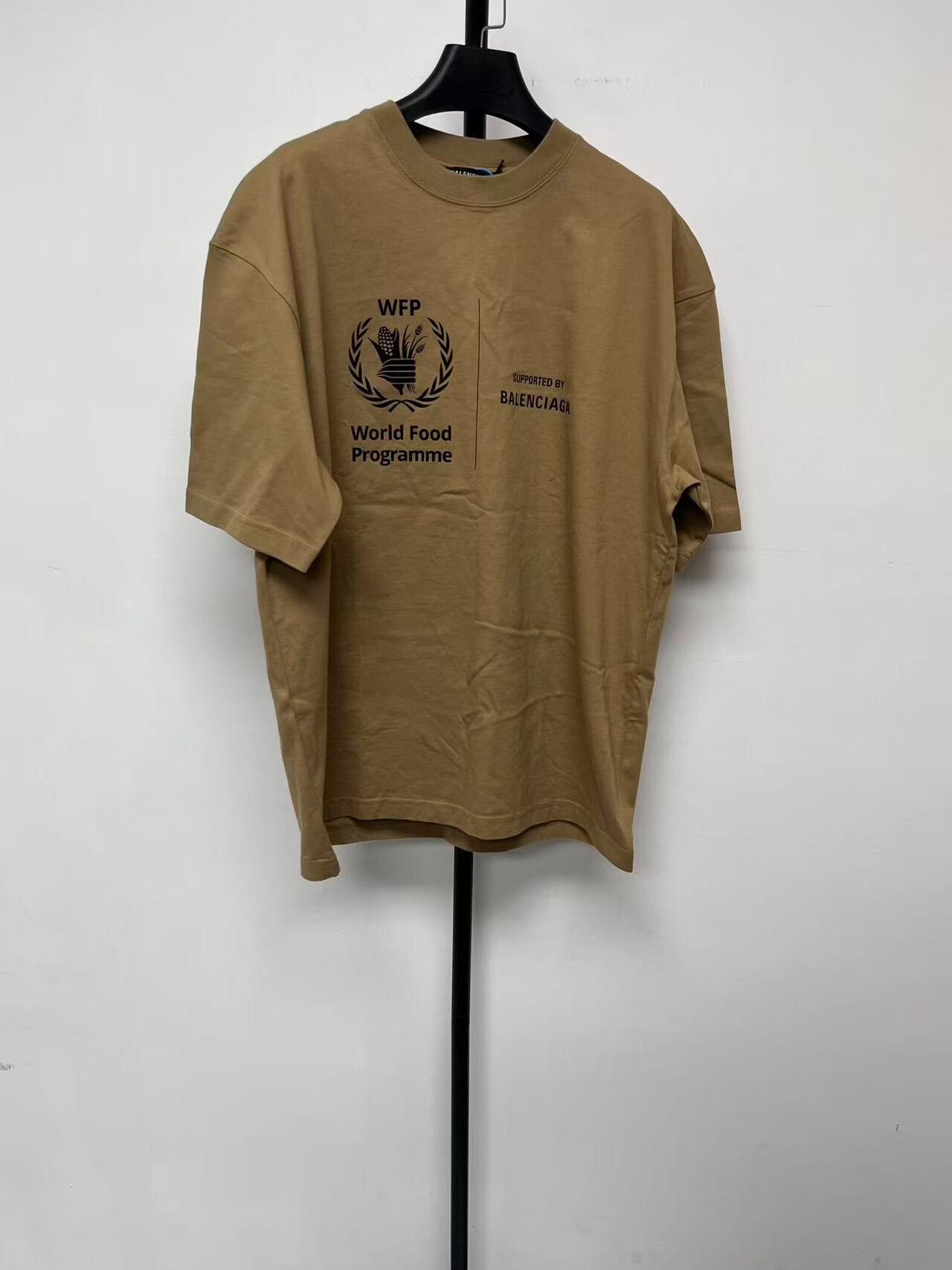 Balenciaga Balenciaga x WFP Logo Round Neck T-Shirt Size US S / EU 44-46 / 1 - 1 Thumbnail