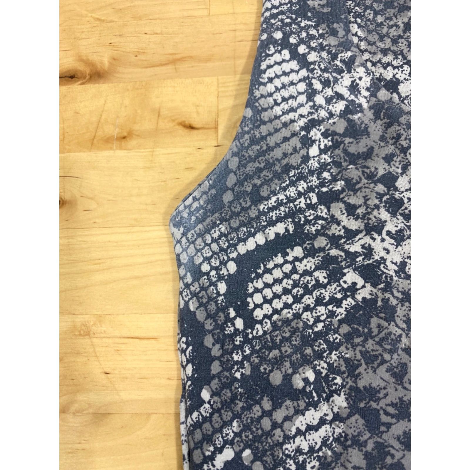 Zara Zara Blouse Shirt Women V-Neck Sleeveless Satin Polyester Multicolor Animal Print Top Size S (Regular) 1196 Size S / US 4 / IT 40 - 6 Thumbnail