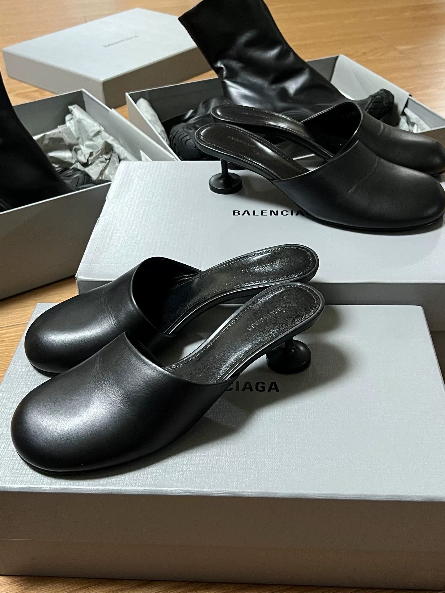 Balenciaga Balenciaga Women's Heeled Leather Mules Size US 5 / IT 35 - 1 Thumbnail