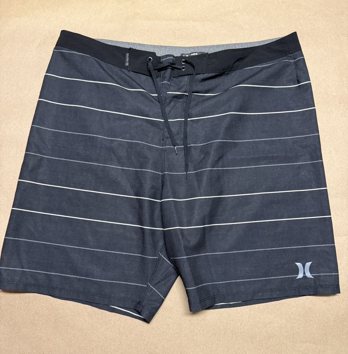 Hurley Hurley Beach Board shorts Black size 38 Rare very Nice! Size US 38 / EU 54 - 1 Thumbnail