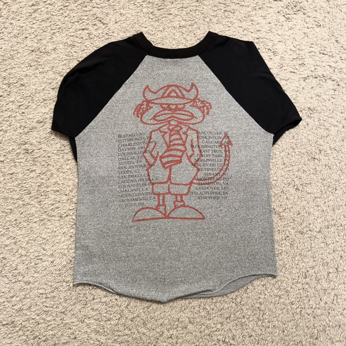 Vintage Vintage 1990 AC/DC The Razors Edge Raglan Band Tour Tee Size US L / EU 52-54 / 3 - 6 Thumbnail