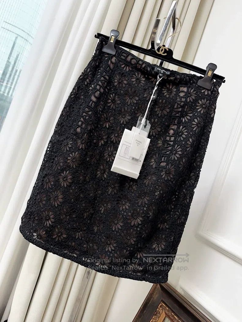 Chanel Chanel Spring and Summer Collection 21s Black Daisy Lace H Size 24" / US 00 / IT 34 - 1 Thumbnail