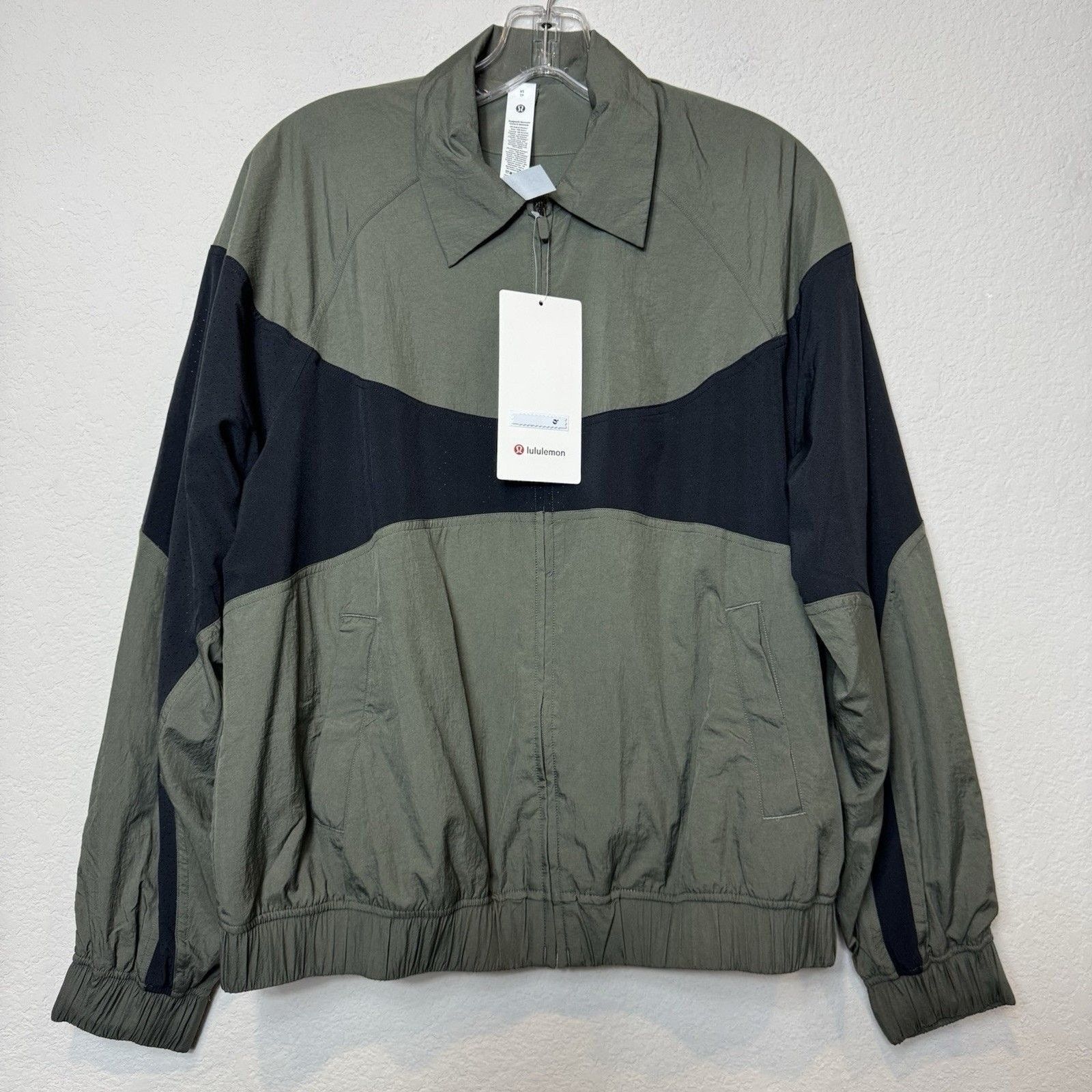 Lululemon Lululemon Collared Jacket Retro Army Green/Black Size XS NWT Size XS / US 0-2 / IT 36-38 - 1 Thumbnail