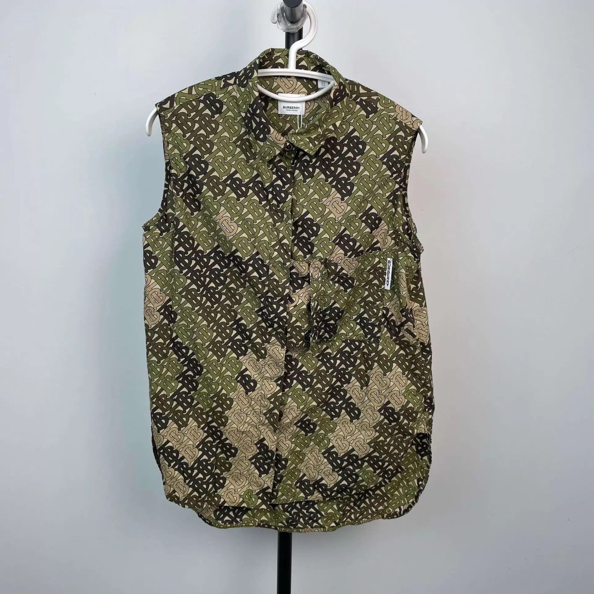 Burberry Burberry Cyan Gilet 95 New Size M / US 6-8 / IT 42-44 - 1 Thumbnail