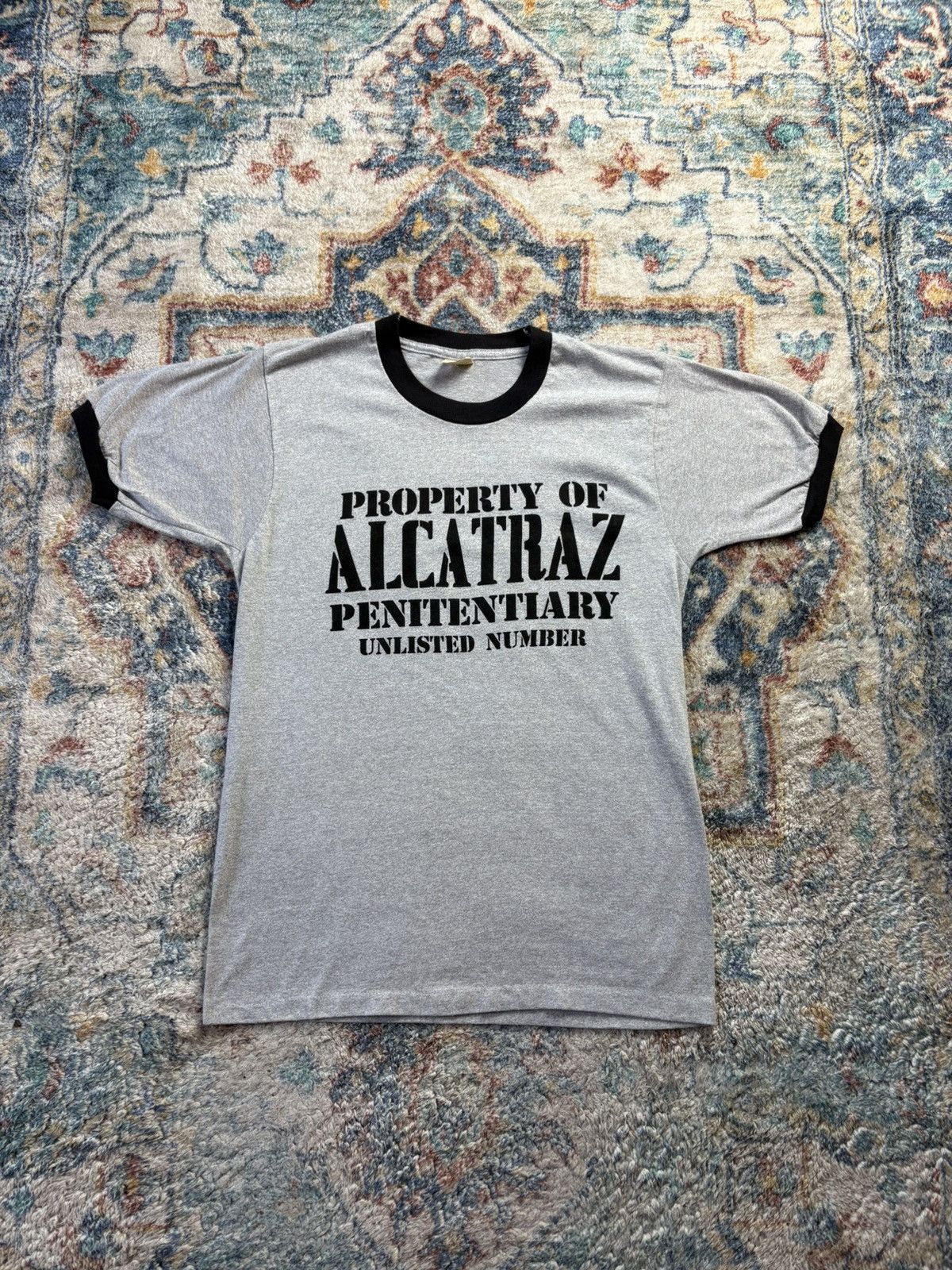 Vintage Vintage 80s Property Of Alcatraz T-shirt Medium Size US L / EU 52-54 / 3 - 1 Thumbnail