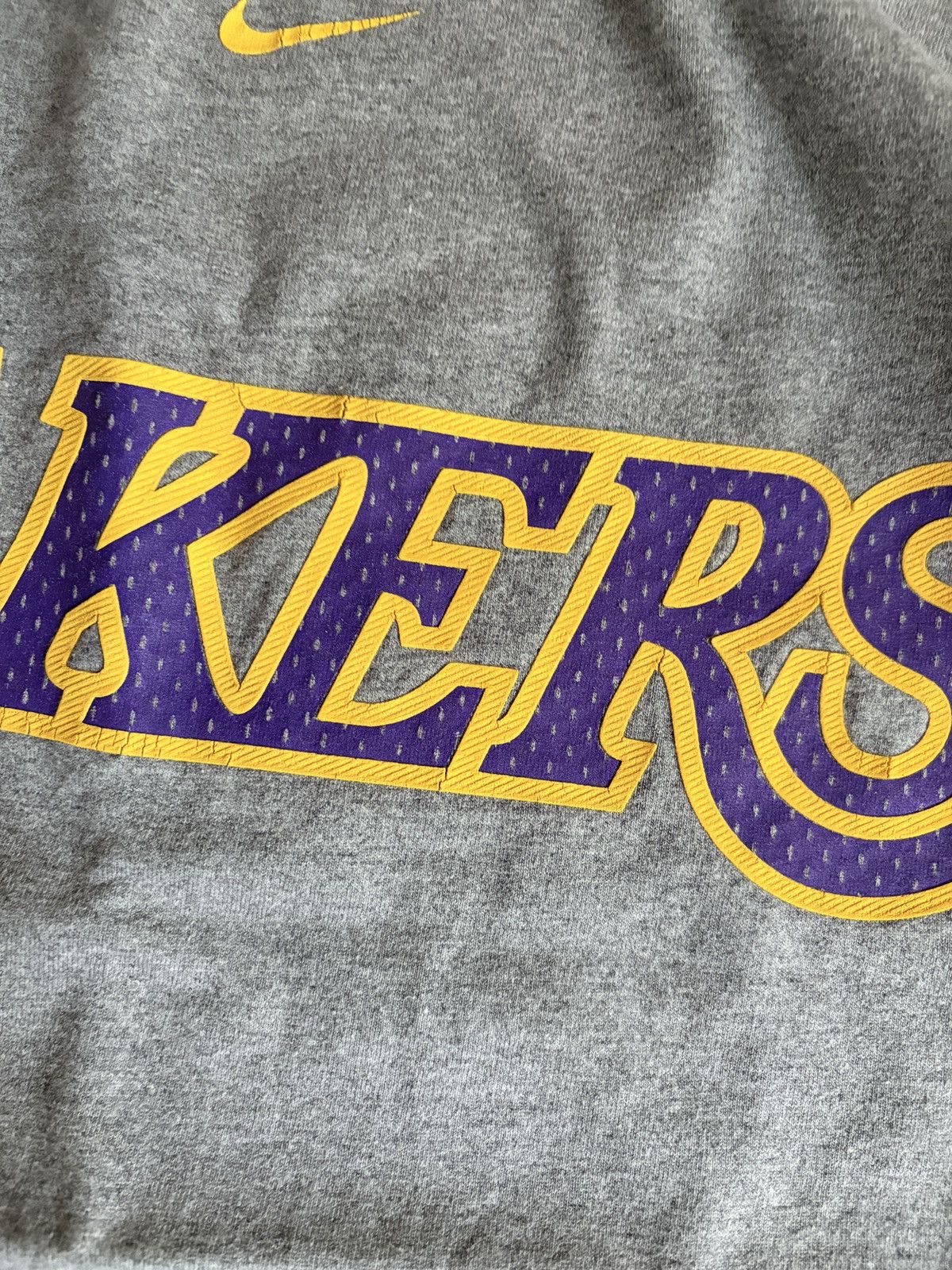 Nike Vintage 2000s Nike Team Los Angeles Lakers #34 O'neal TShirt Size US S / EU 44-46 / 1 - 5 Thumbnail