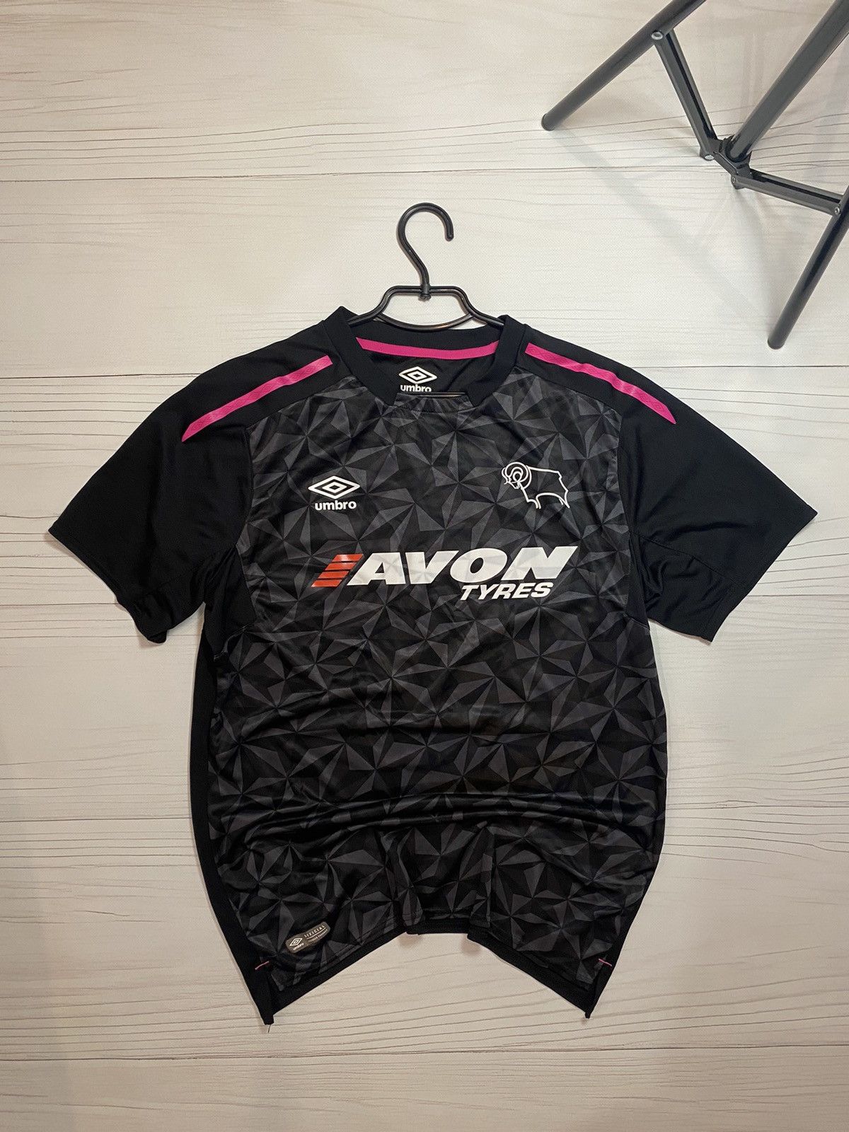 Umbro Derby County 2017/18 third soccer jersey football t shirt Size US M / EU 48-50 / 2 - 1 Thumbnail