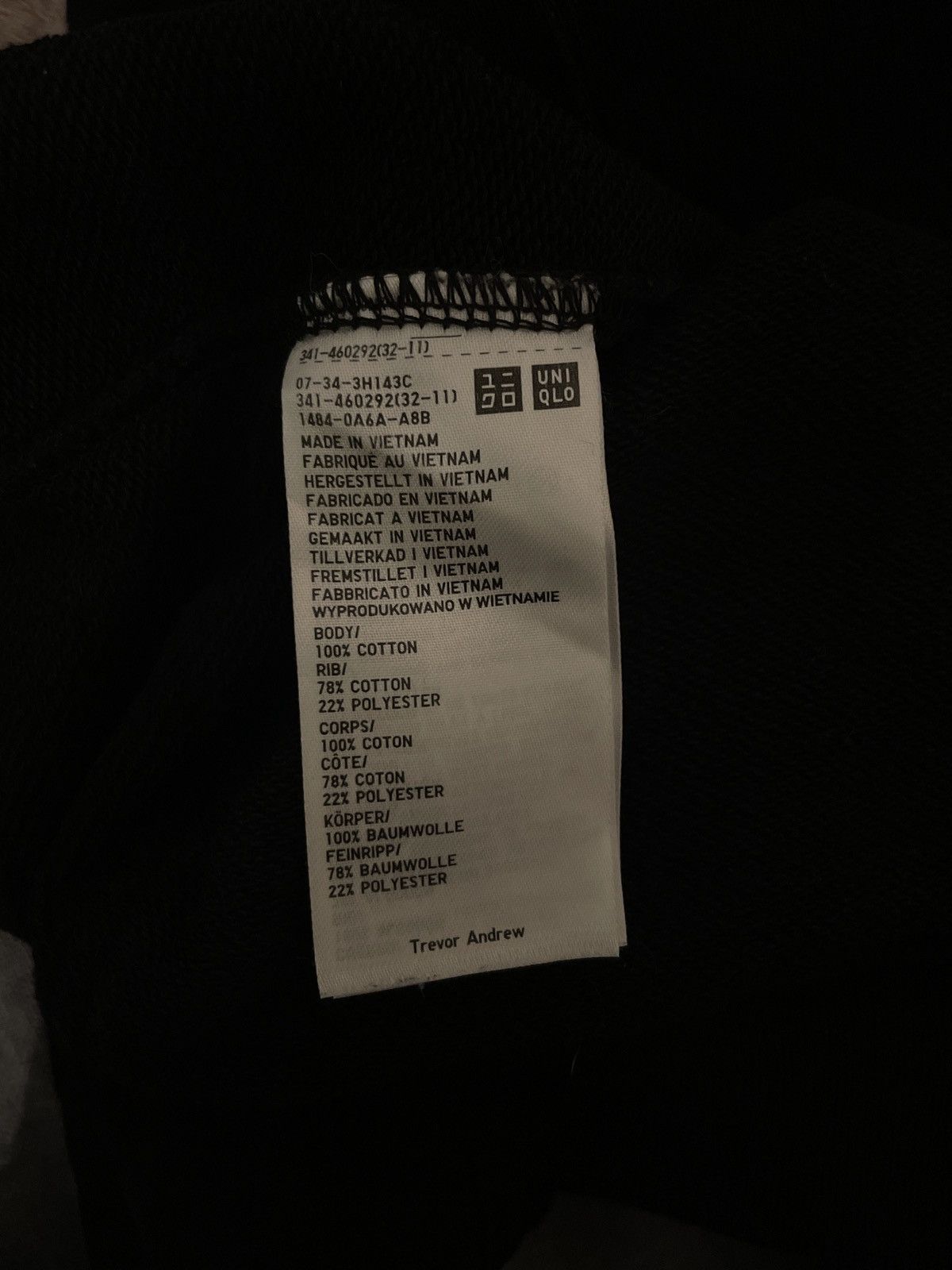 Uniqlo BLACK HOODIE UNIQLO (L) Size US L / EU 52-54 / 3 - 4 Thumbnail