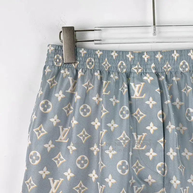 Louis Vuitton Louis Vuitton Blue Silk Women's Shorts . Size 28" / US 6 / IT 42 - 3 Thumbnail