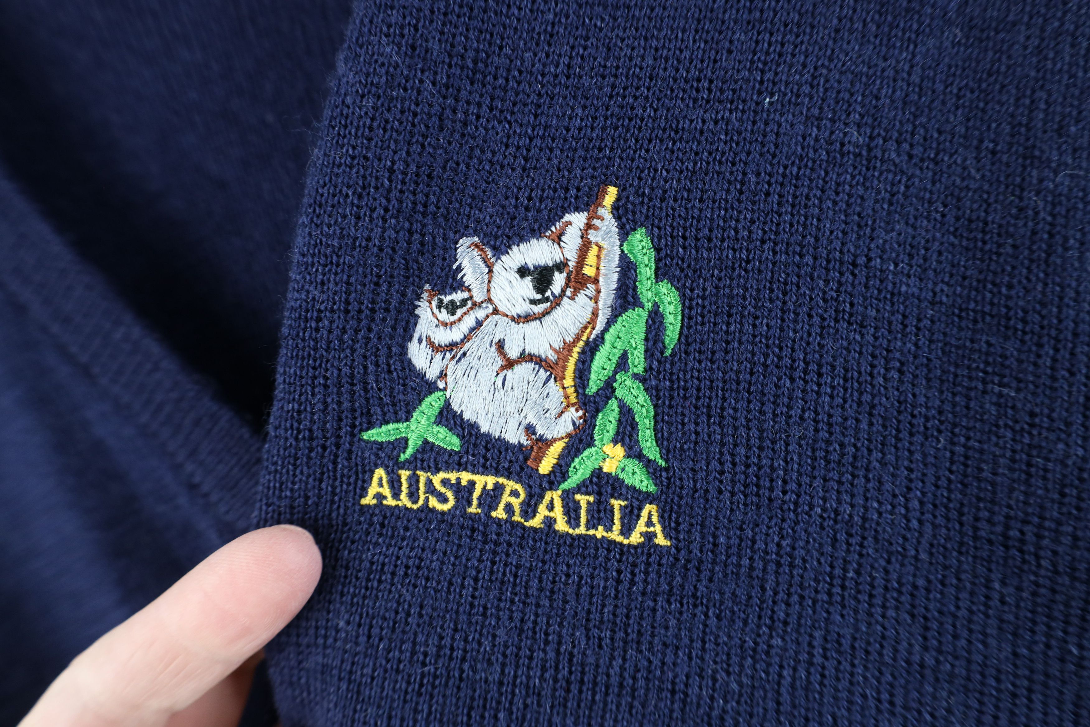 Vintage Vintage 90s Streetwear Australia Koala Bear Sweater Blue Size L / US 10 / IT 46 - 4 Thumbnail