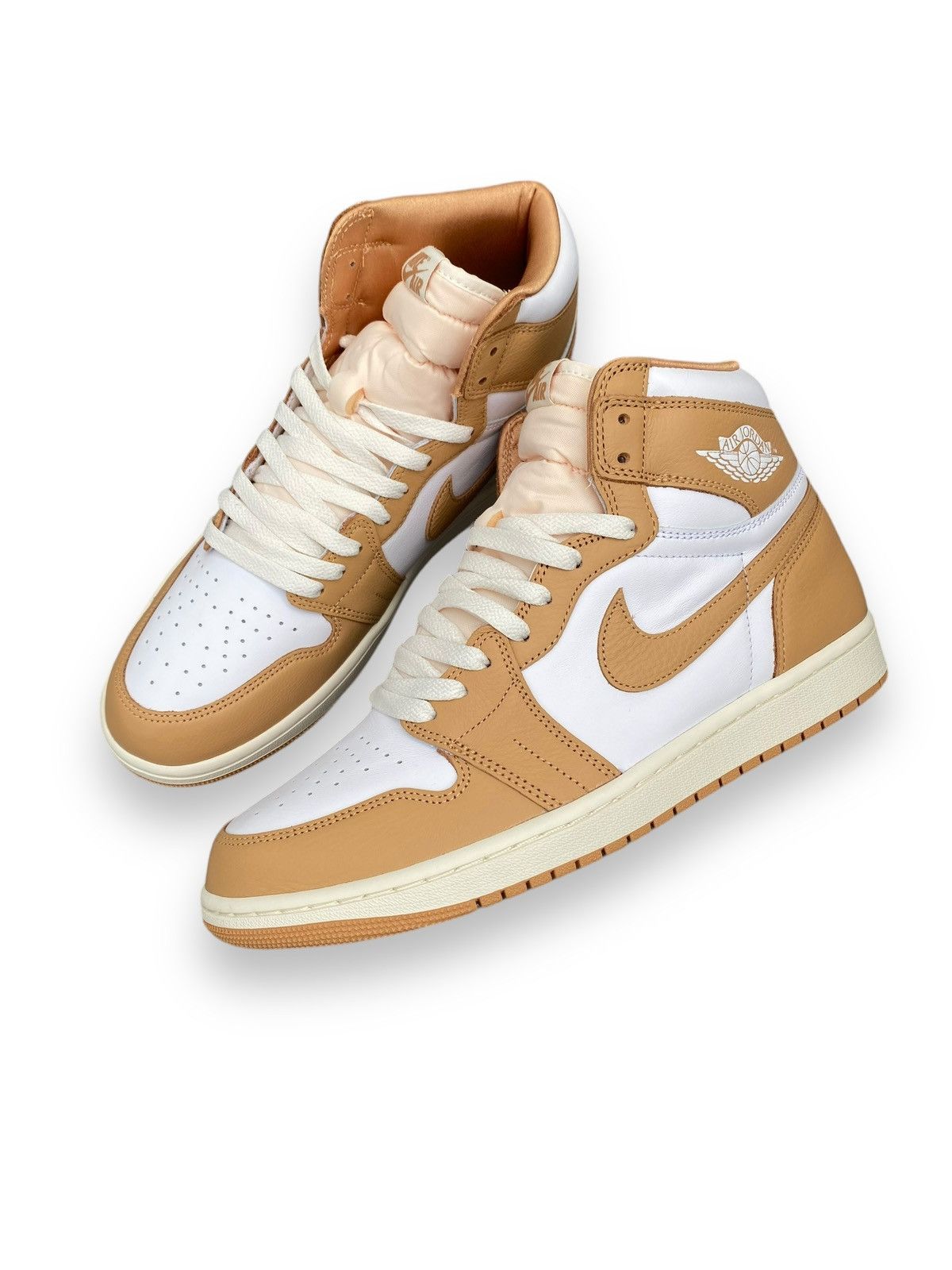 Jordan Brand × Nike Air Jordan 1 Retro high OG praline Size US 10 / EU 43 - 1 Thumbnail