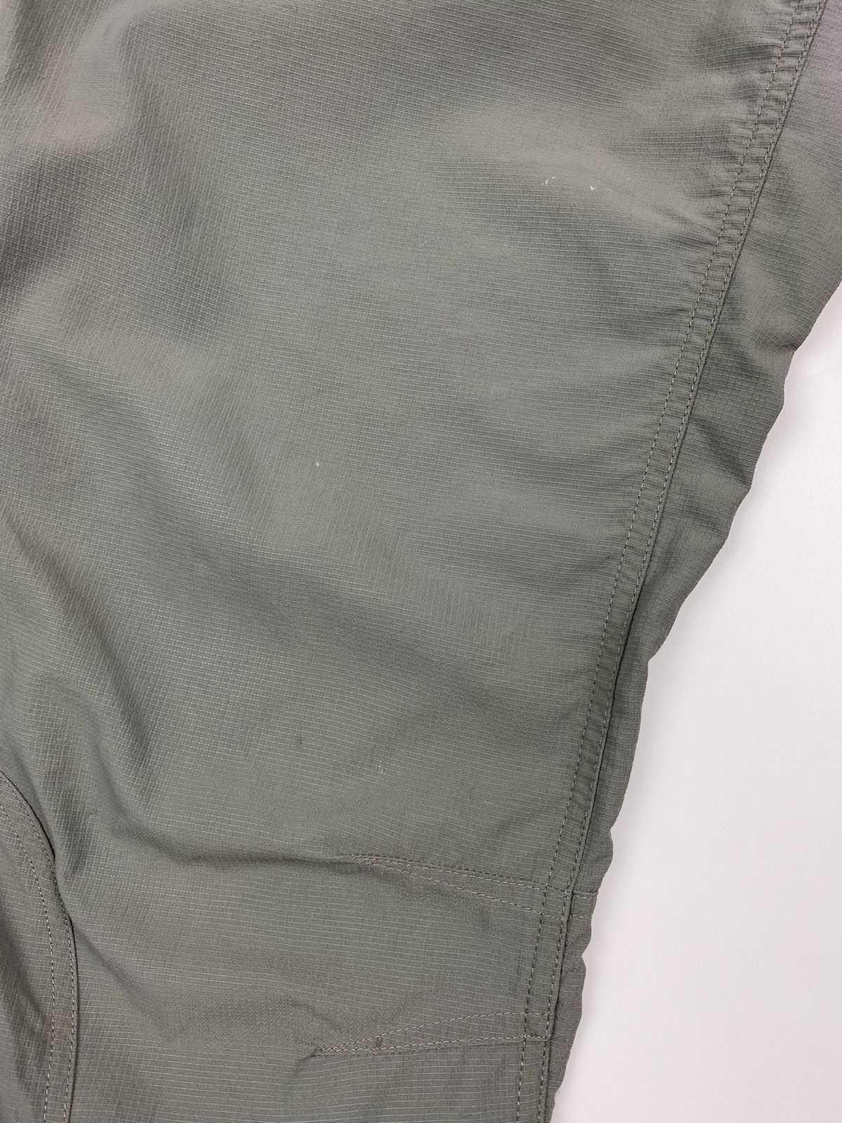 Patagonia 2000’s Distressed Patagonia Ripstop Nylon Hiking Pants Size US 36 / EU 52 - 8 Thumbnail