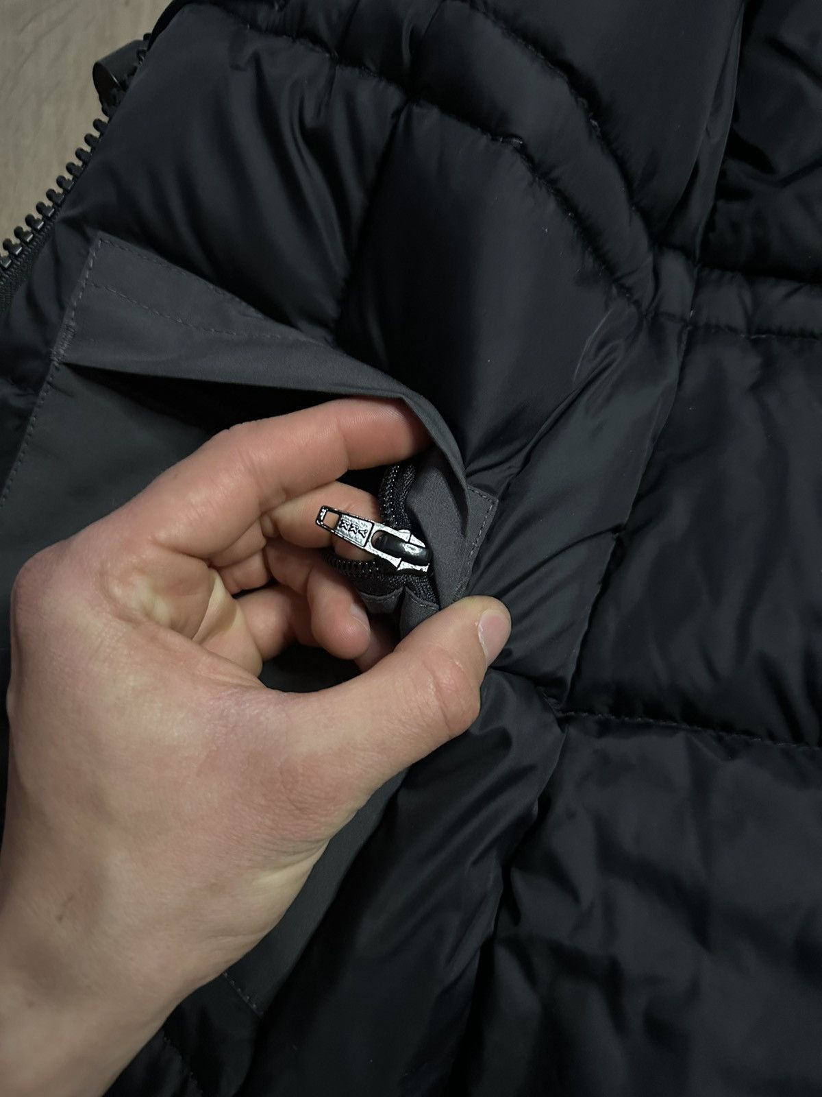 Canada Goose Canada Goose Down Jacket – Size S Size US S / EU 44-46 / 1 - 14 Thumbnail