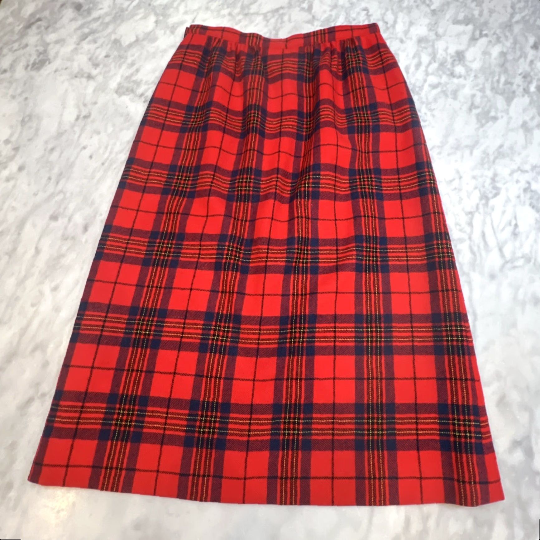 Pendleton VINTAGE Pendleton Wool Skirt Size 10 Women A-Line Knee Length Plaid Red USA Made Leslie Tartan USA Pattern Wool Lined Side Zip Size 32" / US 10 / IT 46 - 4 Thumbnail