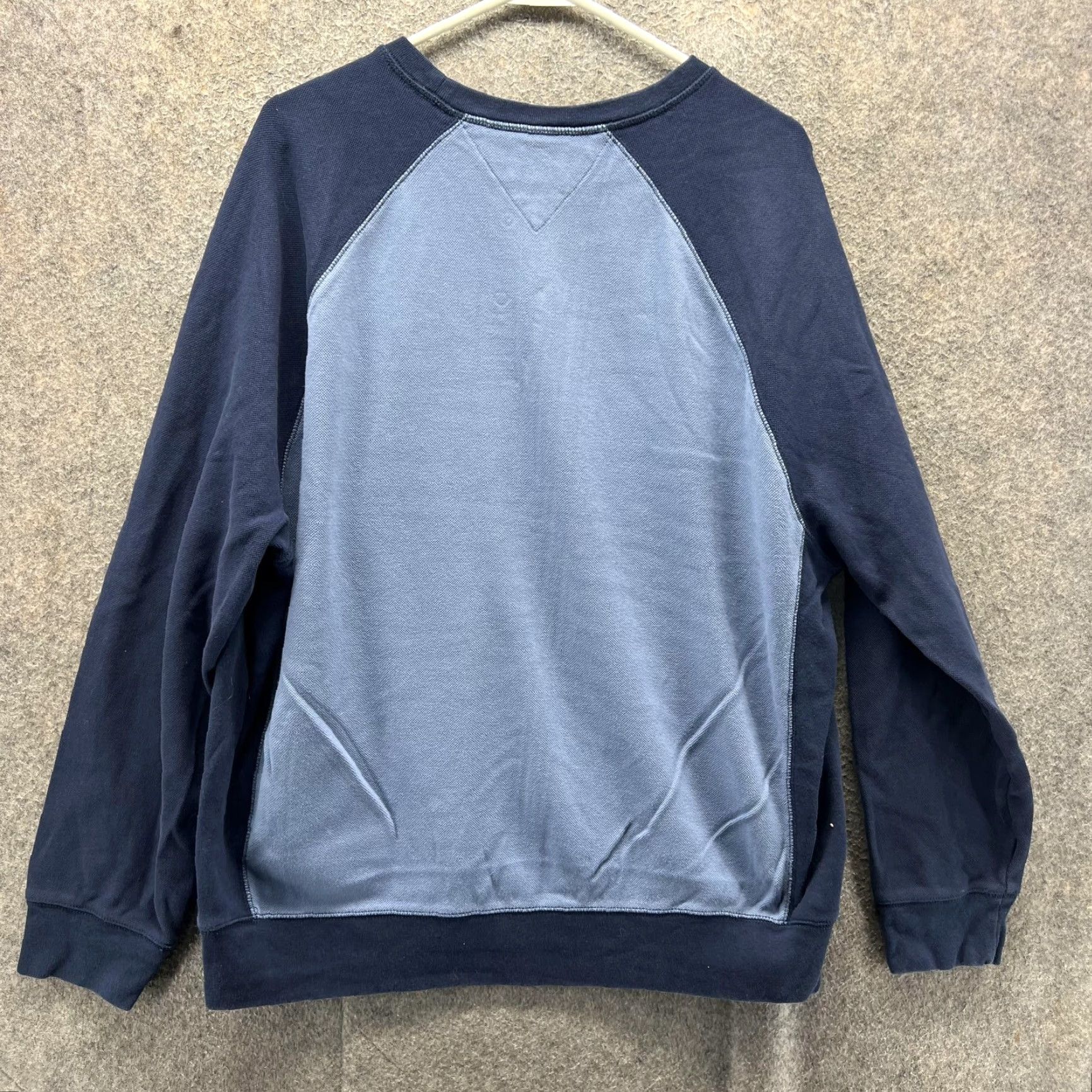 Tommy Hilfiger Tommy Hilfiger Sweatshirt Mens XL Blue Navy Colorblock Raglan Crewneck Pullover Size US XL / EU 56 / 4 - 2 Thumbnail