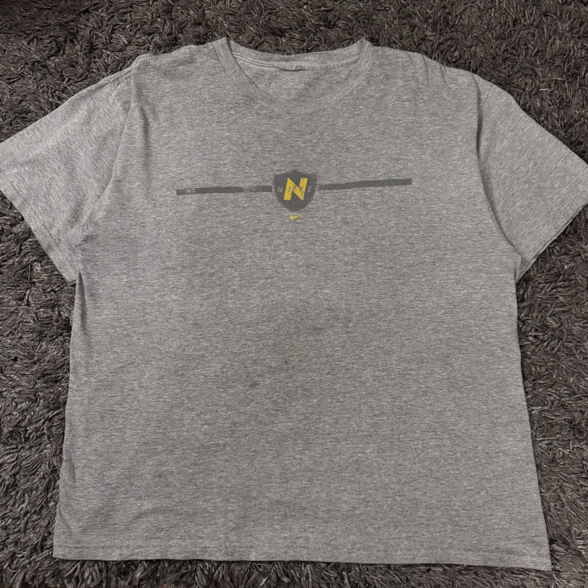 Nike Vintage 90s Nike Shield Logo Tee Size US XL / EU 56 / 4 - 4 Thumbnail