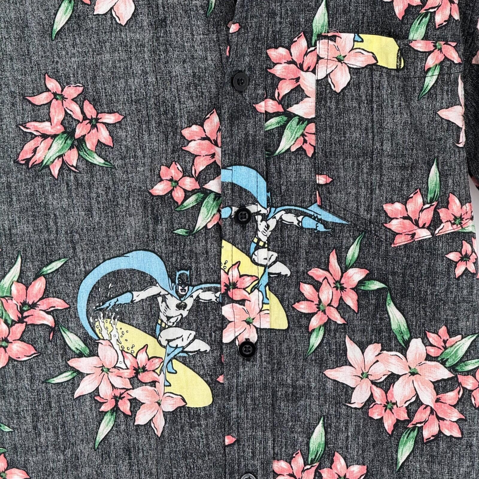 DC Comics Batman Hawaiian Floral Surf Reverse Print Button Mens S Size US S / EU 44-46 / 1 - 5 Thumbnail