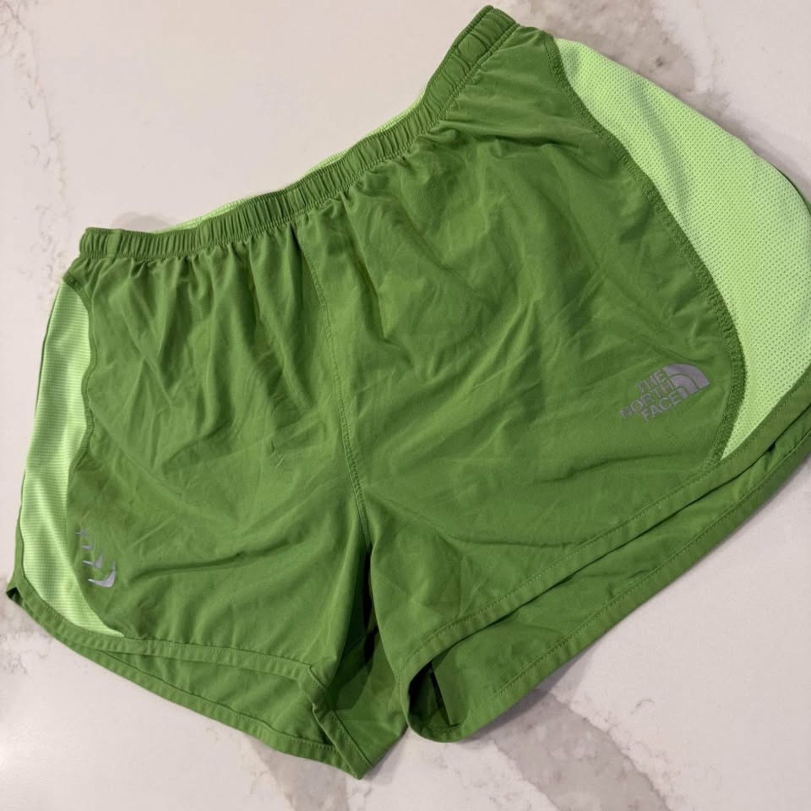 The North Face The North Face Athletic Running Shorts Women's Medium Green Size 30" / US 8 / IT 44 - 2 Thumbnail