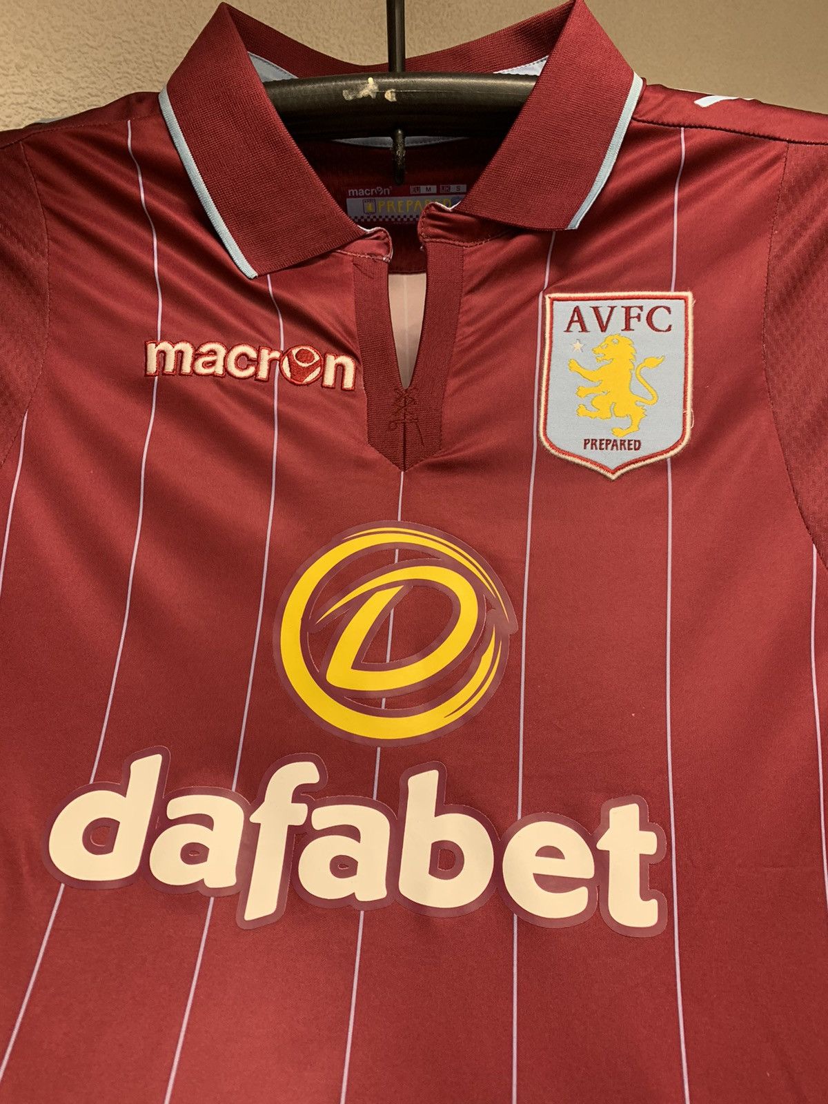 Macron Aston Villa AVFC macron soccer jersey M dafabet Size US M / EU 48-50 / 2 - 6 Thumbnail