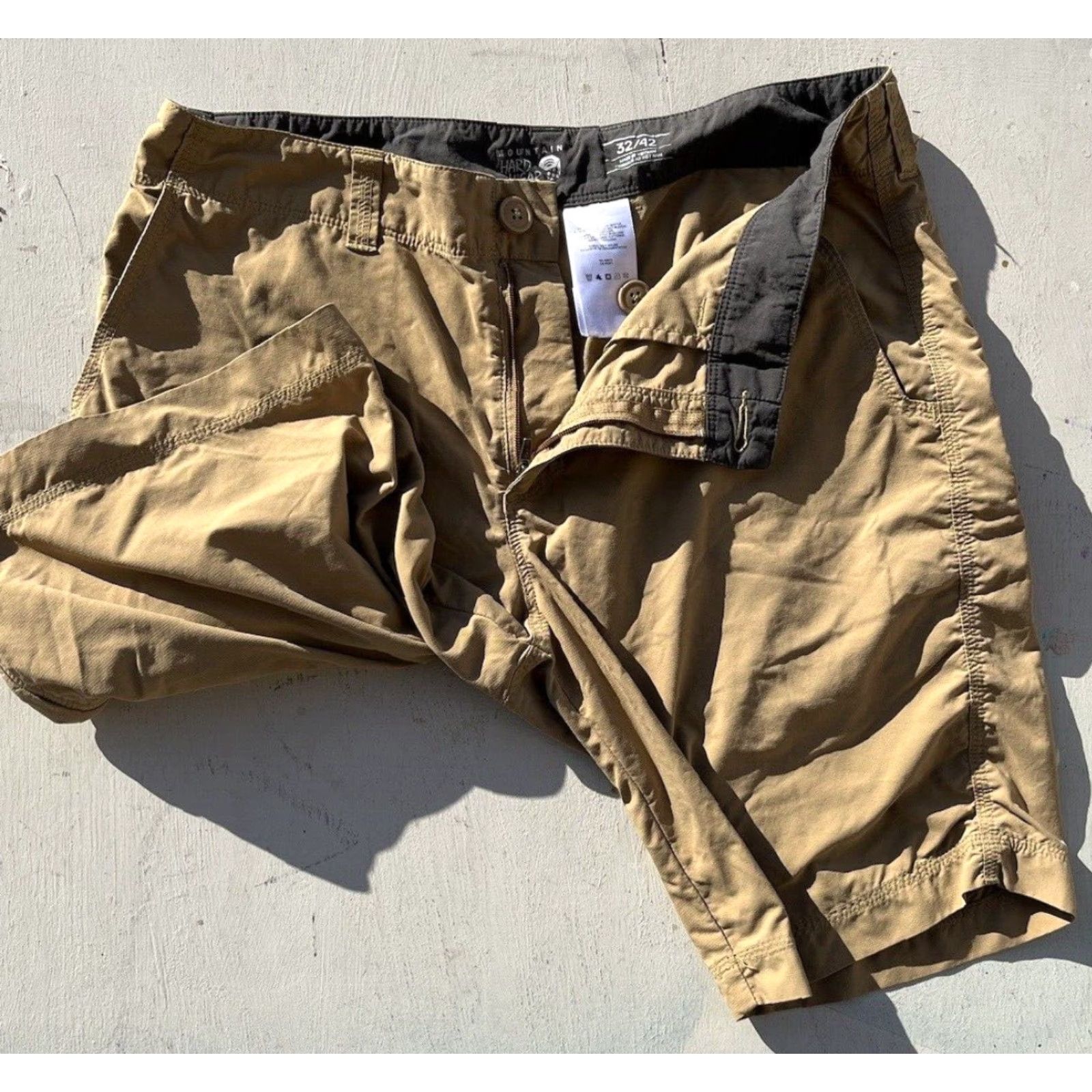 Mountain Hardwear Mountain Hardwear Shorts Beige Solid 32 Nylon Zip Hiking Outdoors Men’s Regular Jumper? Size US 32 / EU 48 - 6 Thumbnail