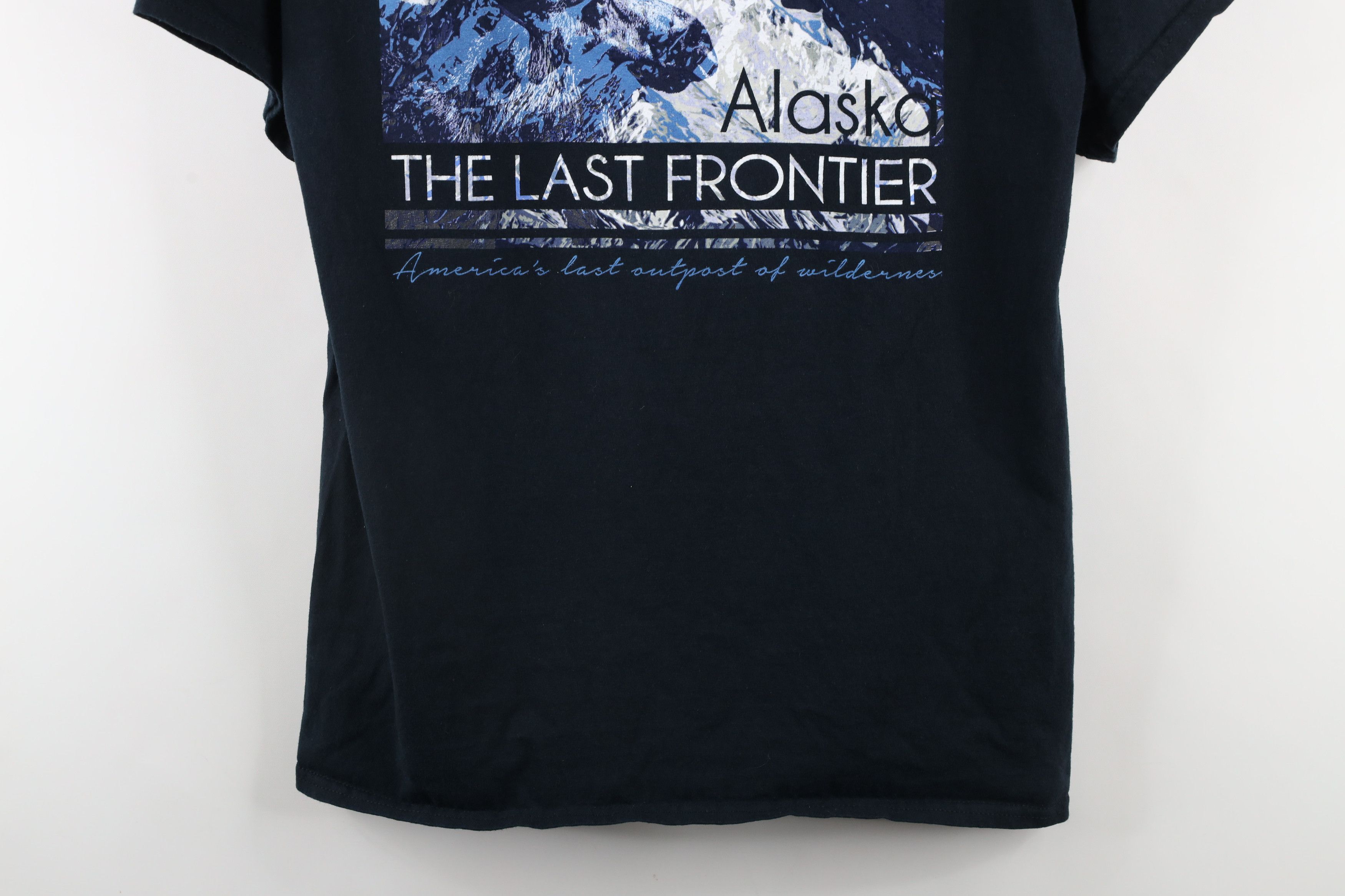 Vintage Vintage 90s Streetwear Out Alaska The Last Frontier T-Shirt Size US L / EU 52-54 / 3 - 3 Thumbnail