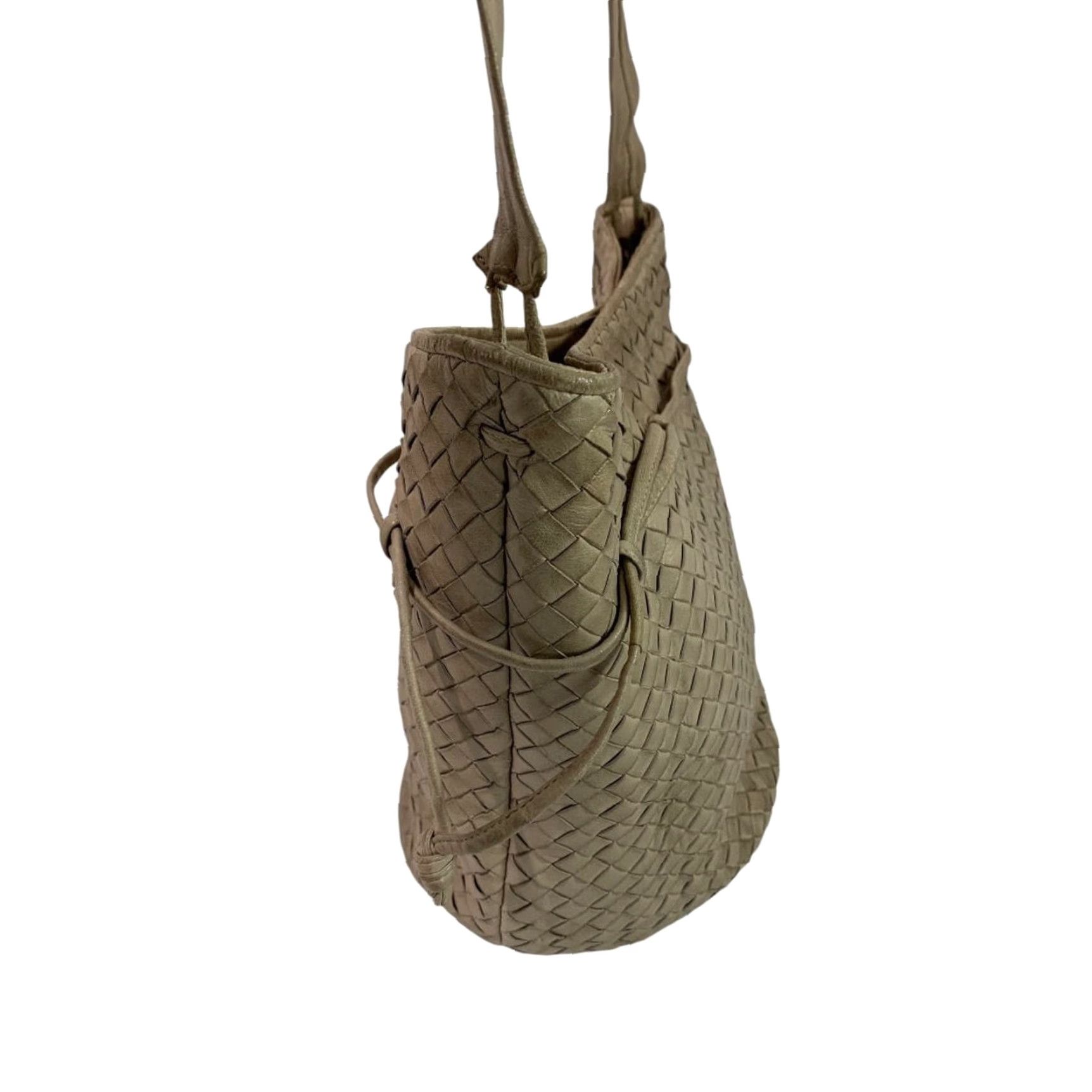 Vintage Madras Bucket Bag Purse Leather Gray Women 12" x 10" 4.5" bottom diameter 15" strap drop Made in Italy Woven Soft Crossbody? Size ONE SIZE - 4 Thumbnail