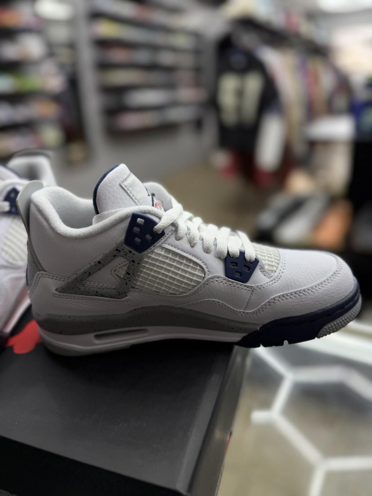 Jordan Brand Jordan 4 Retro Midnight Navy (GS) 408452-140 Size 5.5Y Size US 5.5 / EU 38 - 7 Thumbnail