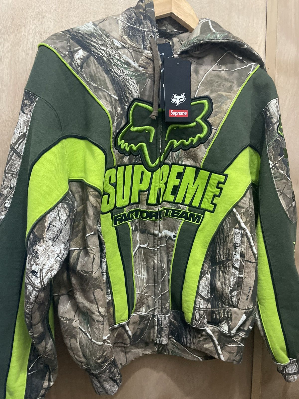 Supreme Supreme fox hoodie factory team real tree size medium brand Size US M / EU 48-50 / 2 - 1 Thumbnail