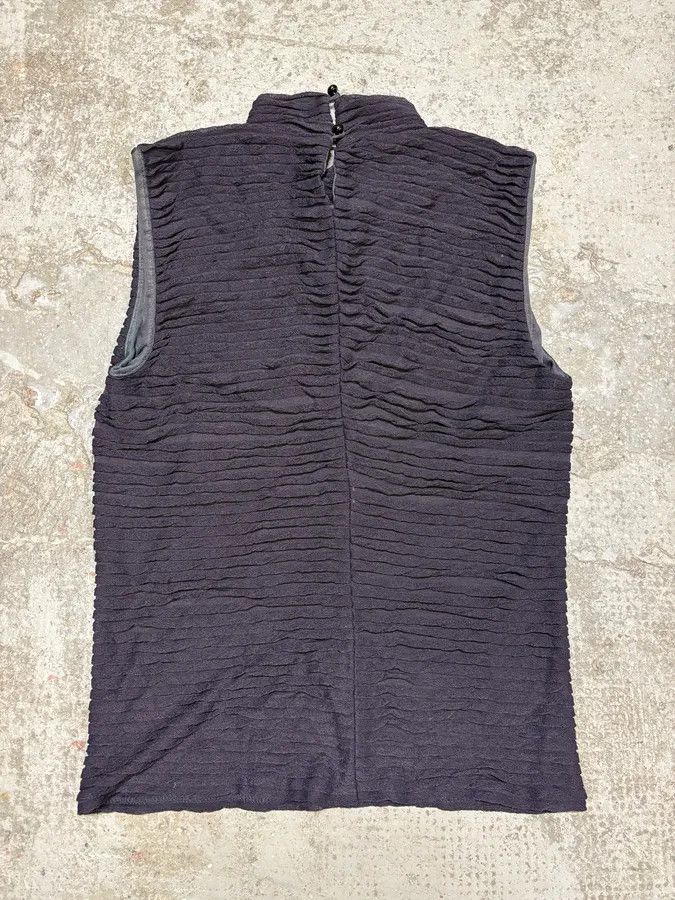 Emporio Armani 1990s Emporio Armani Navy Plissed Top Size S / US 4 / IT 40 - 6 Thumbnail