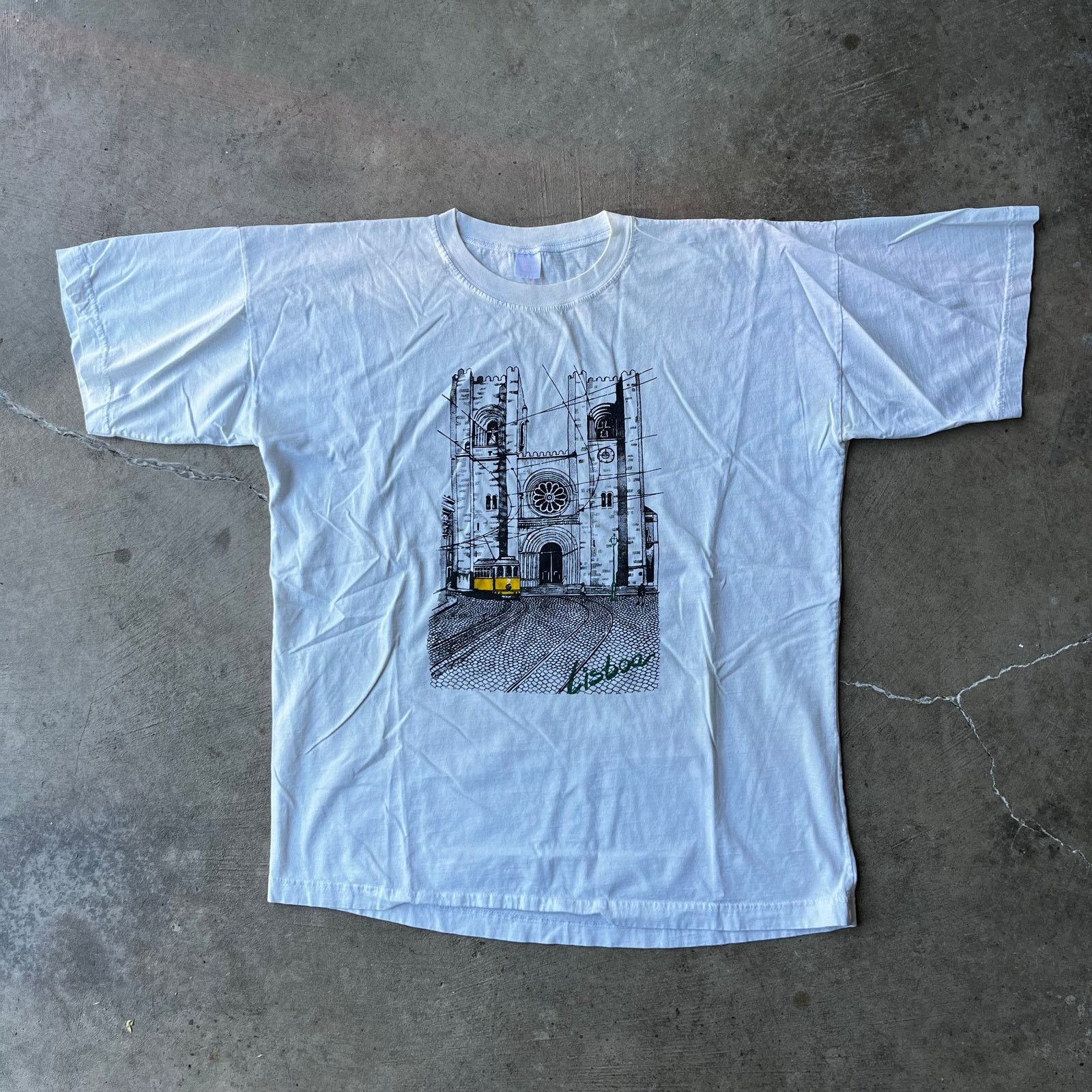 Vintage Vintage Lisbon Cathedral Tram T-Shirt Portugal Souvenir 2XL Size US XXL / EU 58 / 5 - 1 Thumbnail